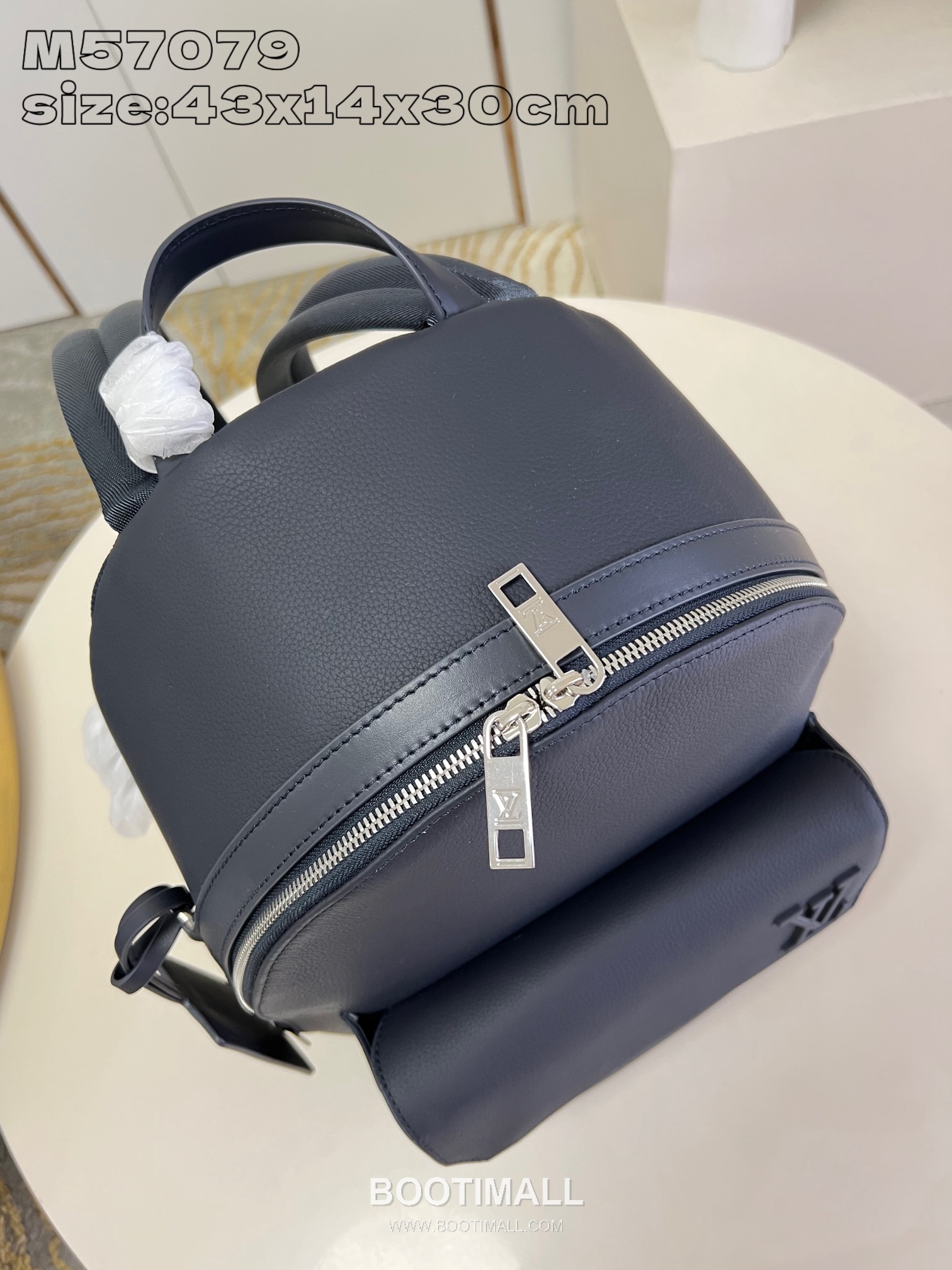 Louis Vuitton Aerogram Grained Calfskin Leather Backpack with Flap Pocket Detail 루이비통 에어로그램 카프스킨 레더 플랩 포켓 백팩 M57079 30cm 7