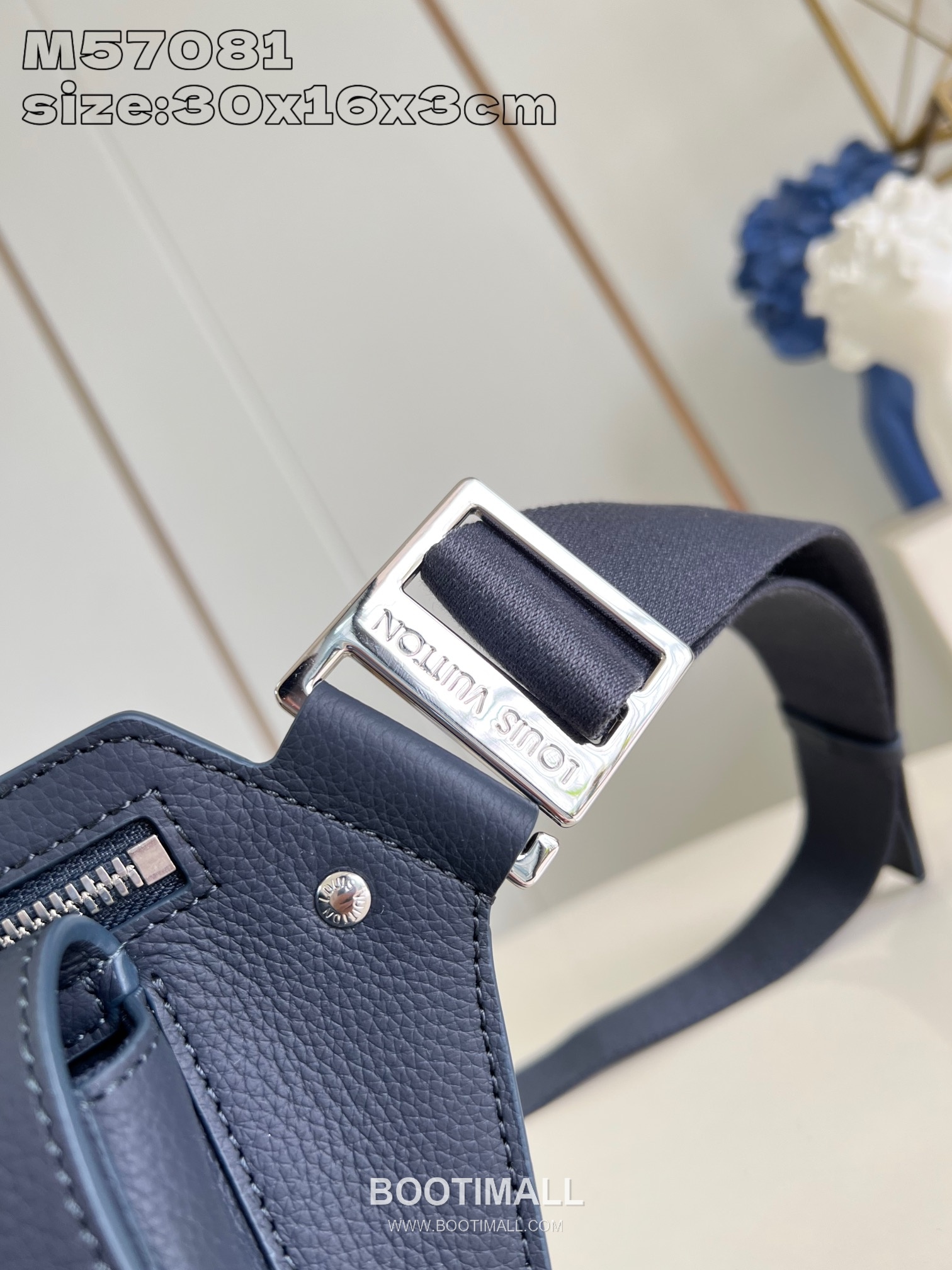 Louis Vuitton Aerogram Grained Calfskin Leather Shoulder Crossbody Bag with Flap Magnetic Detail 루이비통 에어로그램 카프스킨 레더 플랩 마그네틱 크로스백 M57081 30cm 3