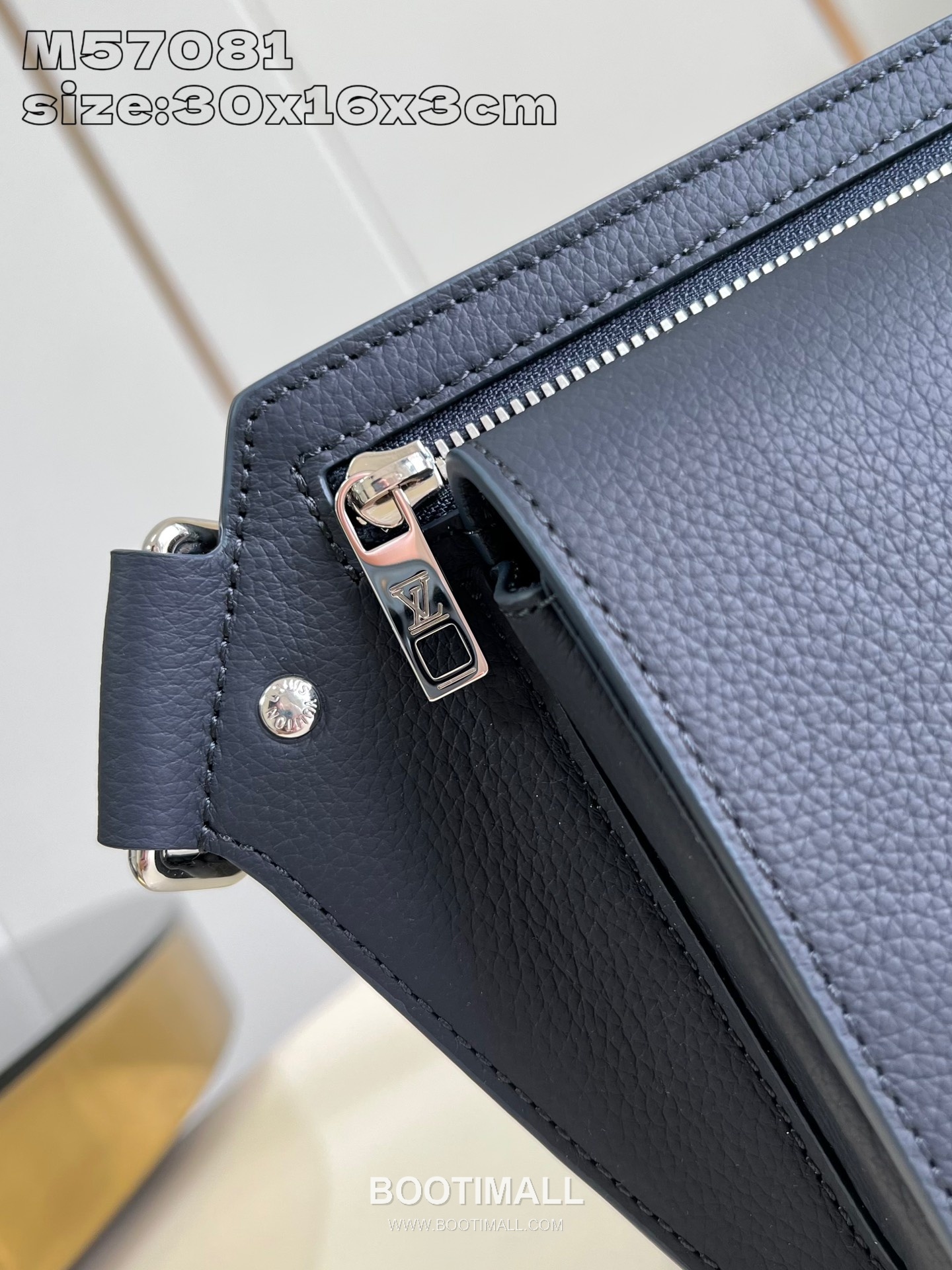 Louis Vuitton Aerogram Grained Calfskin Leather Shoulder Crossbody Bag with Flap Magnetic Detail 루이비통 에어로그램 카프스킨 레더 플랩 마그네틱 크로스백 M57081 30cm 4