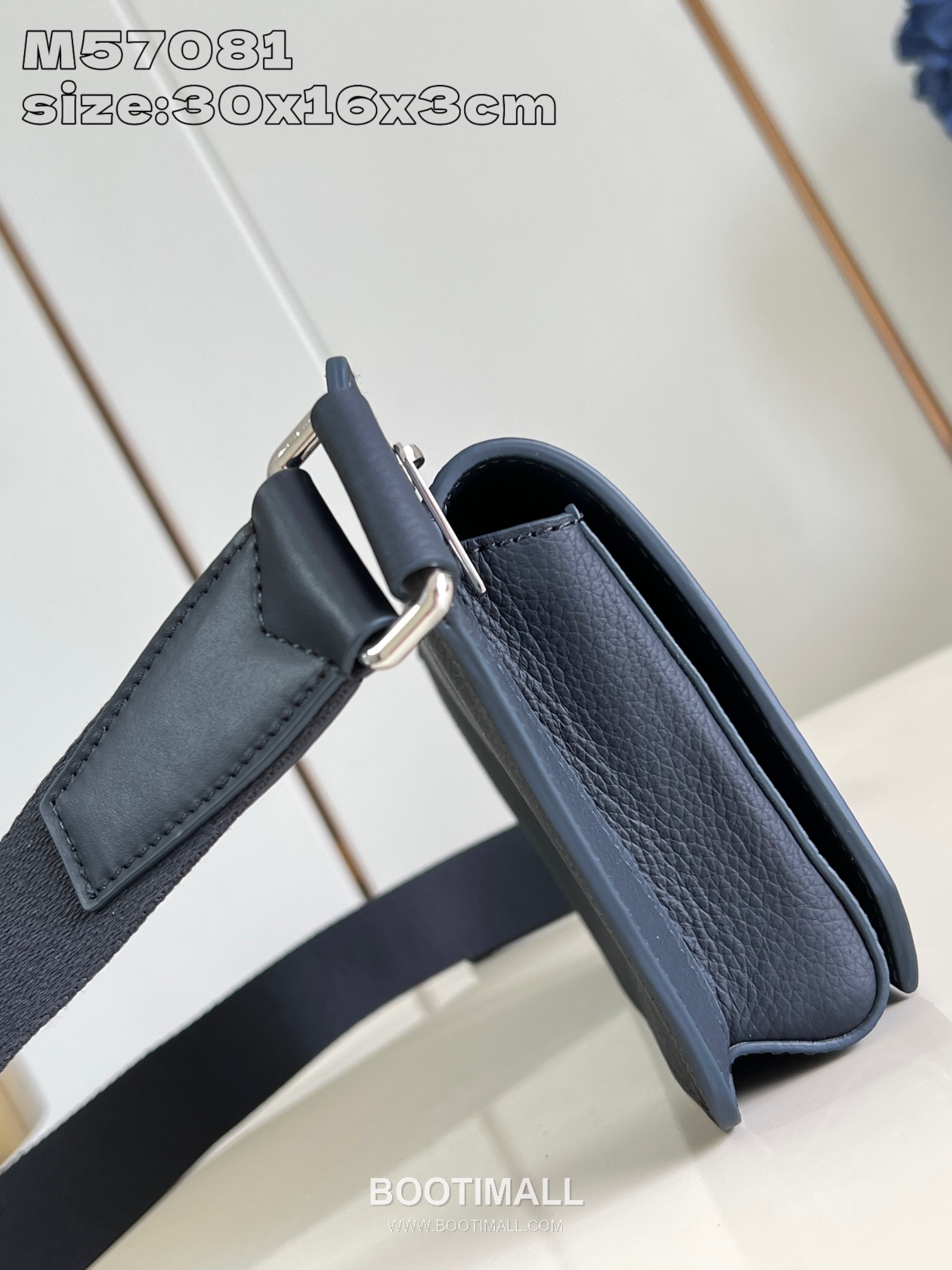 Louis Vuitton Aerogram Grained Calfskin Leather Shoulder Crossbody Bag with Flap Magnetic Detail 루이비통 에어로그램 카프스킨 레더 플랩 마그네틱 크로스백 M57081 30cm 5