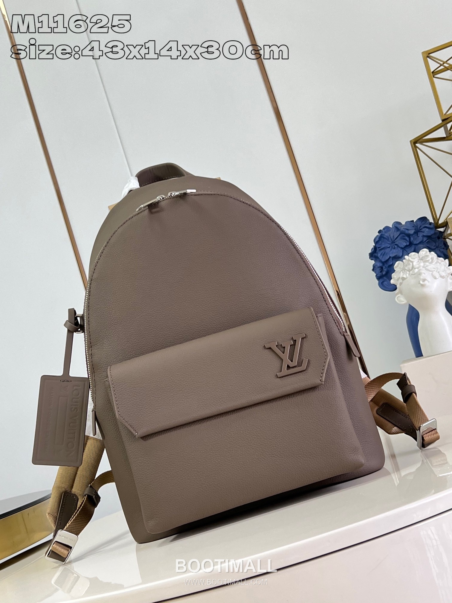 Louis Vuitton Aerogram Grained Calfskin Leather Backpack with Flap Pocket Detail 루이비통 에어로그램 카프스킨 레더 플랩 포켓 백팩 M11625 30cm 1