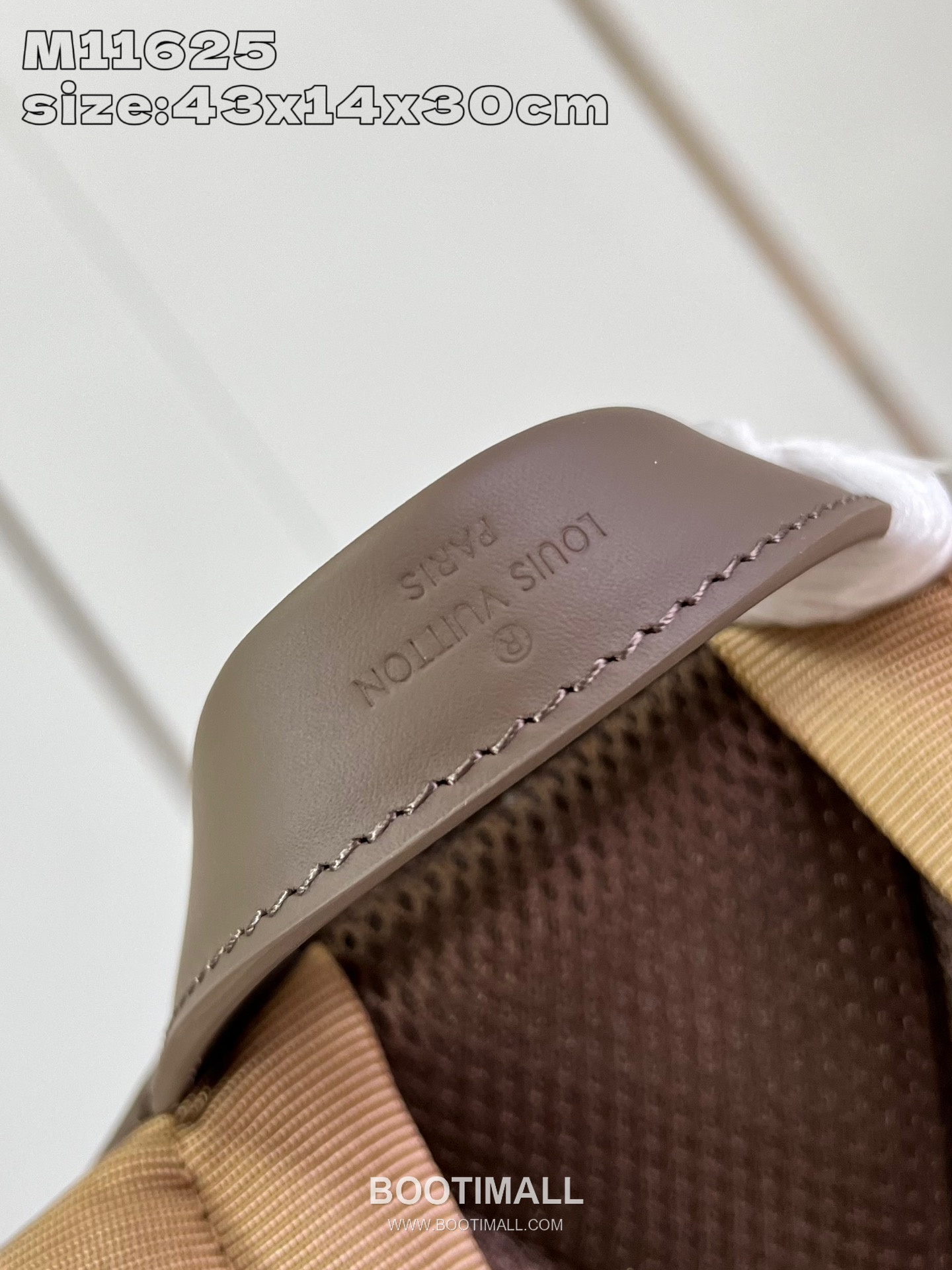 Louis Vuitton Aerogram Grained Calfskin Leather Backpack with Flap Pocket Detail 루이비통 에어로그램 카프스킨 레더 플랩 포켓 백팩 M11625 30cm 5