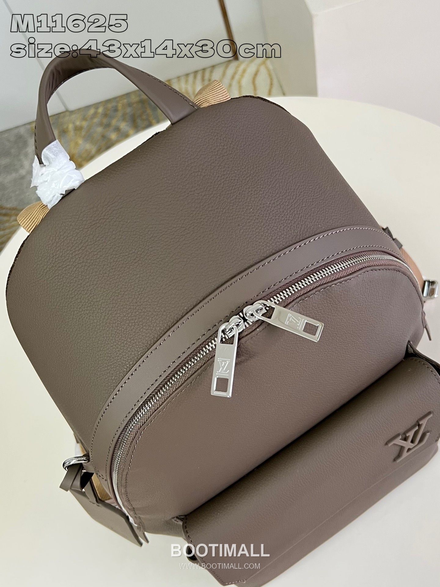 Louis Vuitton Aerogram Grained Calfskin Leather Backpack with Flap Pocket Detail 루이비통 에어로그램 카프스킨 레더 플랩 포켓 백팩 M11625 30cm 7