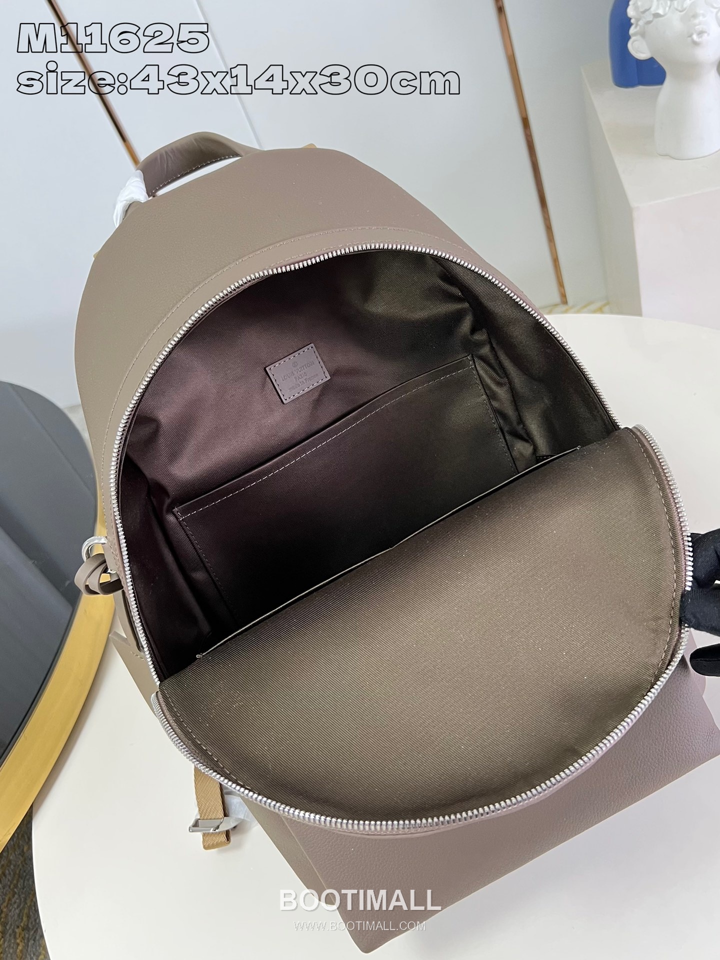 Louis Vuitton Aerogram Grained Calfskin Leather Backpack with Flap Pocket Detail 루이비통 에어로그램 카프스킨 레더 플랩 포켓 백팩 M11625 30cm 8