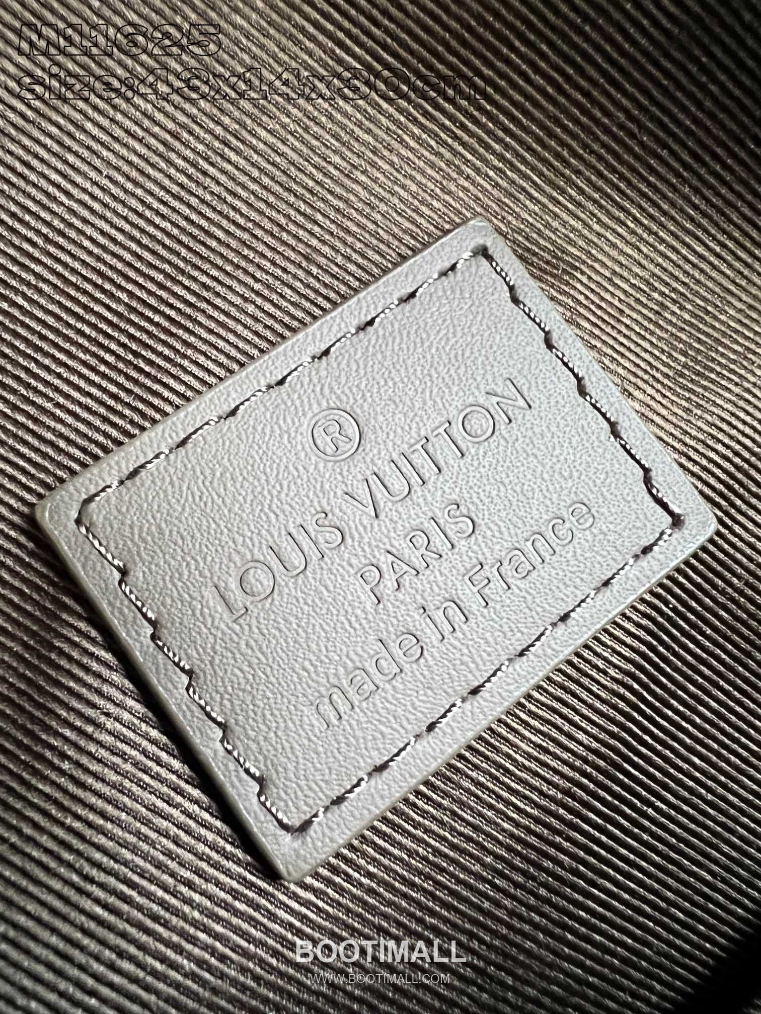 Louis Vuitton Aerogram Grained Calfskin Leather Backpack with Flap Pocket Detail 루이비통 에어로그램 카프스킨 레더 플랩 포켓 백팩 M11625 30cm 9