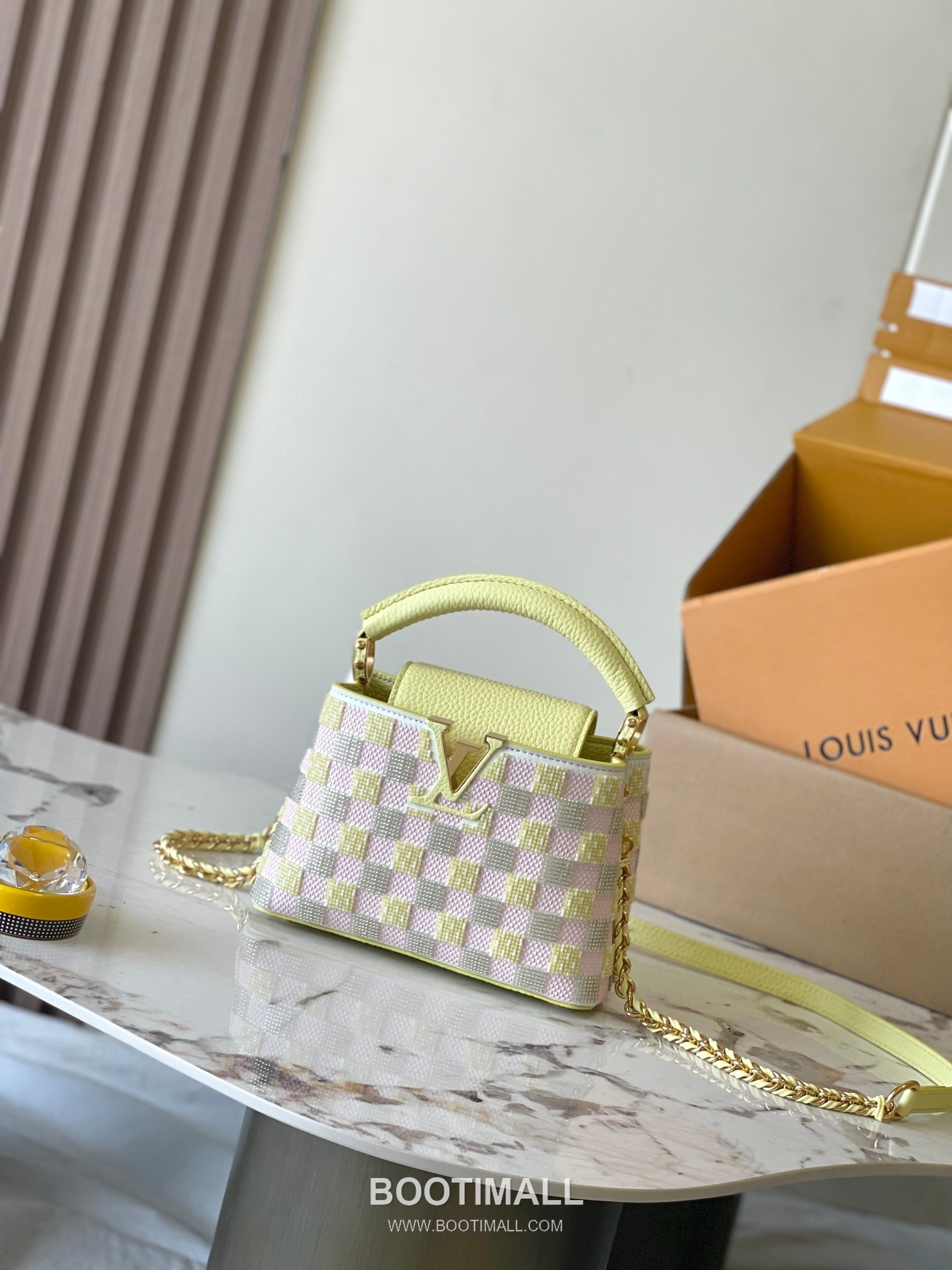 Louis Vuitton Capucines East West Mini Taurillon Leather Handbag with Flap LV Lock Detail 루이비통 카퓌신 이스트웨스트 미니 토릴론 레더 플랩 LV락 핸드백 M24809 21cm 2