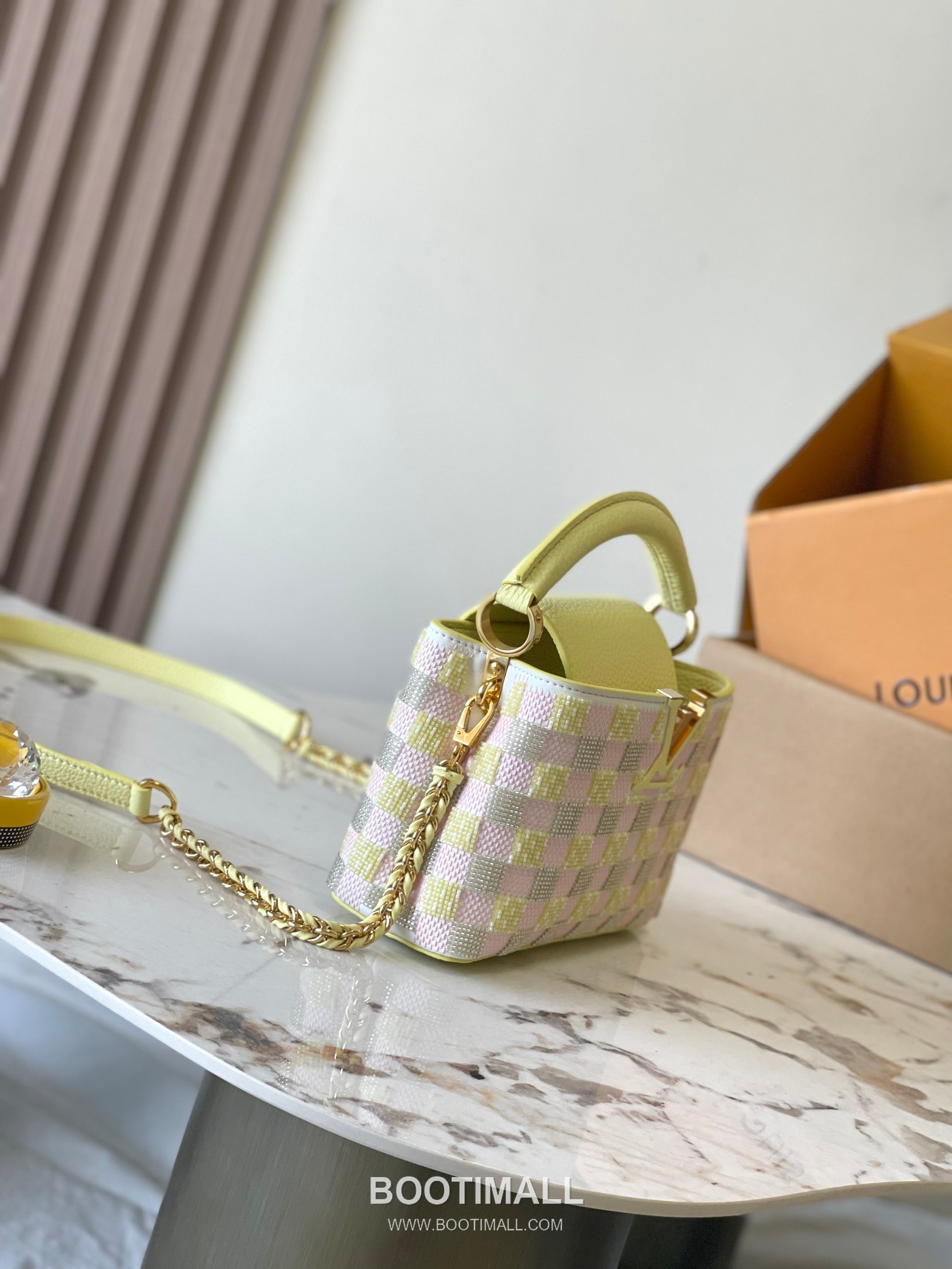 Louis Vuitton Capucines East West Mini Taurillon Leather Handbag with Flap LV Lock Detail 루이비통 카퓌신 이스트웨스트 미니 토릴론 레더 플랩 LV락 핸드백 M24809 21cm 3