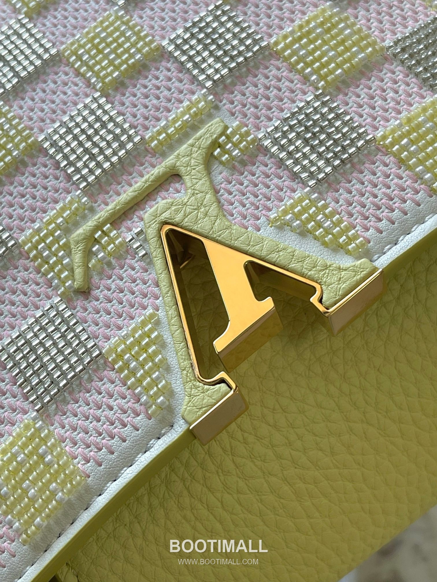 Louis Vuitton Capucines East West Mini Taurillon Leather Handbag with Flap LV Lock Detail 루이비통 카퓌신 이스트웨스트 미니 토릴론 레더 플랩 LV락 핸드백 M24809 21cm 8