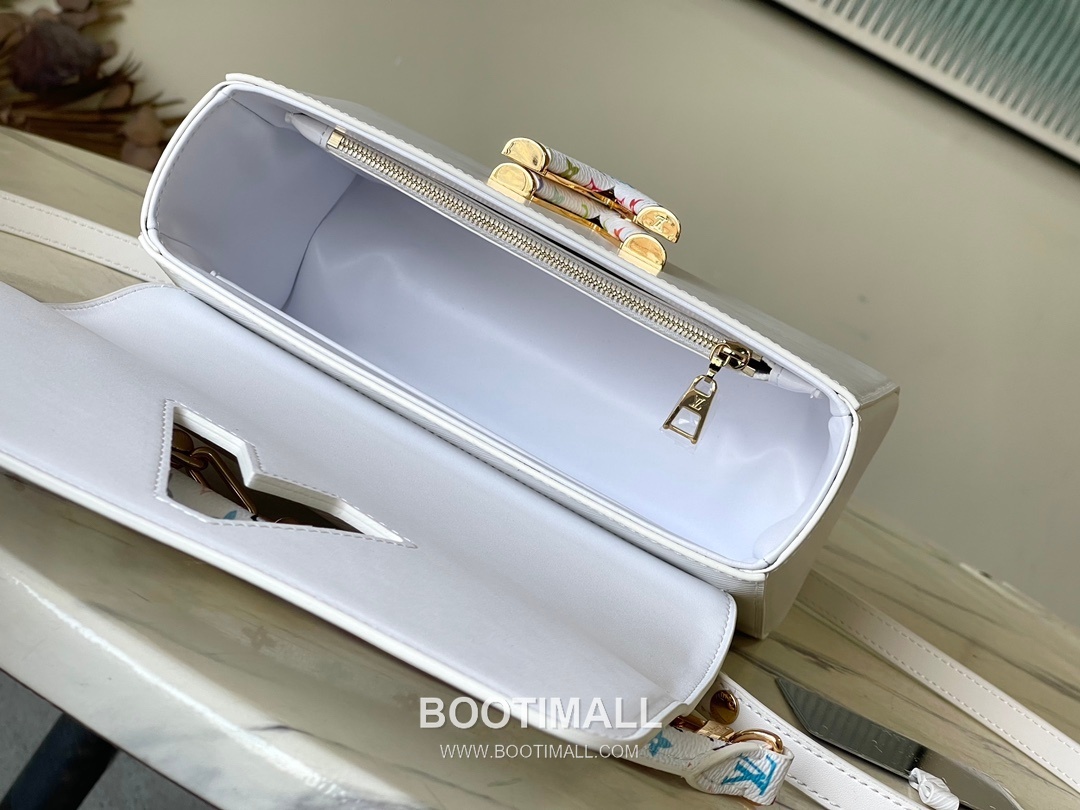 Louis Vuitton Twist Slim Medium Epi Leather Shoulder Bag with LV Twist Lock Detail 루이비통 트위스트 슬림 미디엄 에피 레더 트위스트락 숄더백 M13678 23cm 8