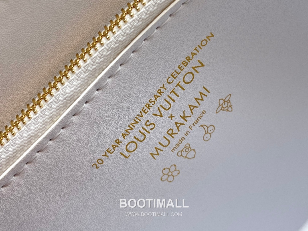 Louis Vuitton Twist Slim Medium Epi Leather Shoulder Bag with LV Twist Lock Detail 루이비통 트위스트 슬림 미디엄 에피 레더 트위스트락 숄더백 M13678 23cm 9