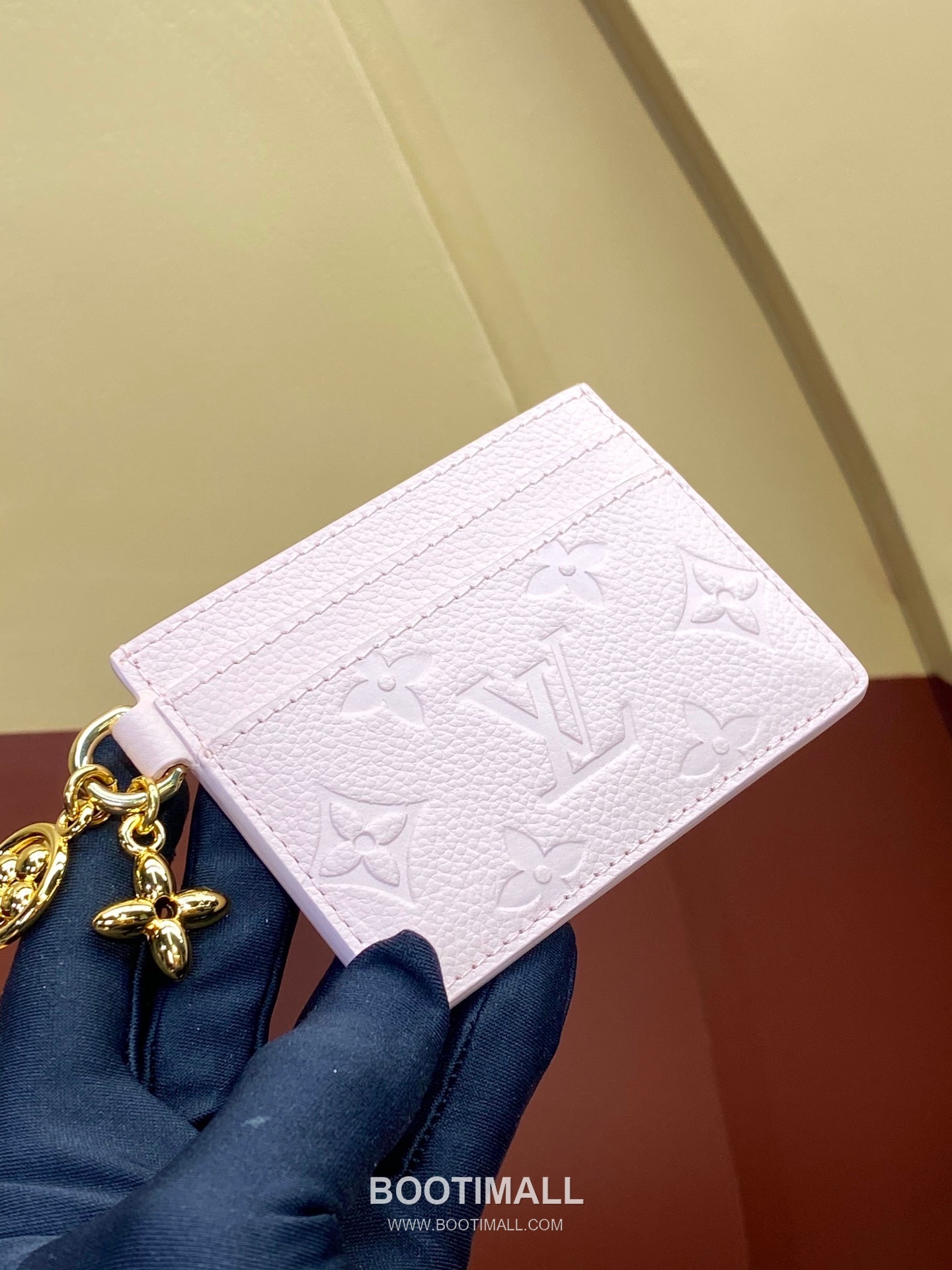 Louis Vuitton Porto Cult Charm Monogram Empreinte Leather Card Holder Wallet with Flower Charm Detail 루이비통 포르토 컬트 참 모노그램 앙프렝뜨 레더 플라워 참 카드지갑 M82132 10.2cm 3