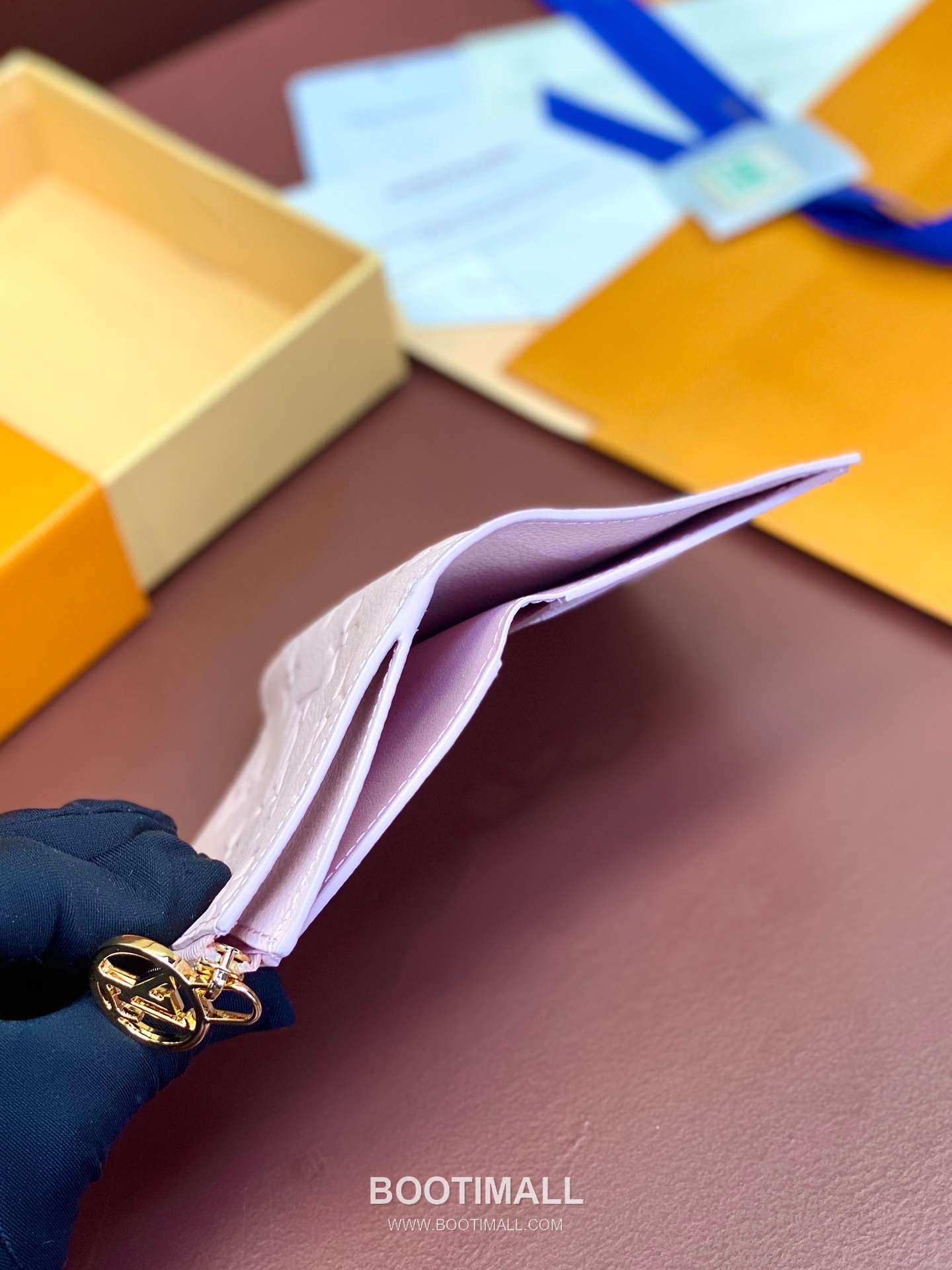 Louis Vuitton Portefeuille Lisa Monogram Canvas Calfskin Leather Wallet with Zip Coin Pocket Detail 루이비통 포르트푀이유 리사 모노그램 캔버스 카프스킨 지퍼 코인포켓 지갑 M83603 11.5cm 4