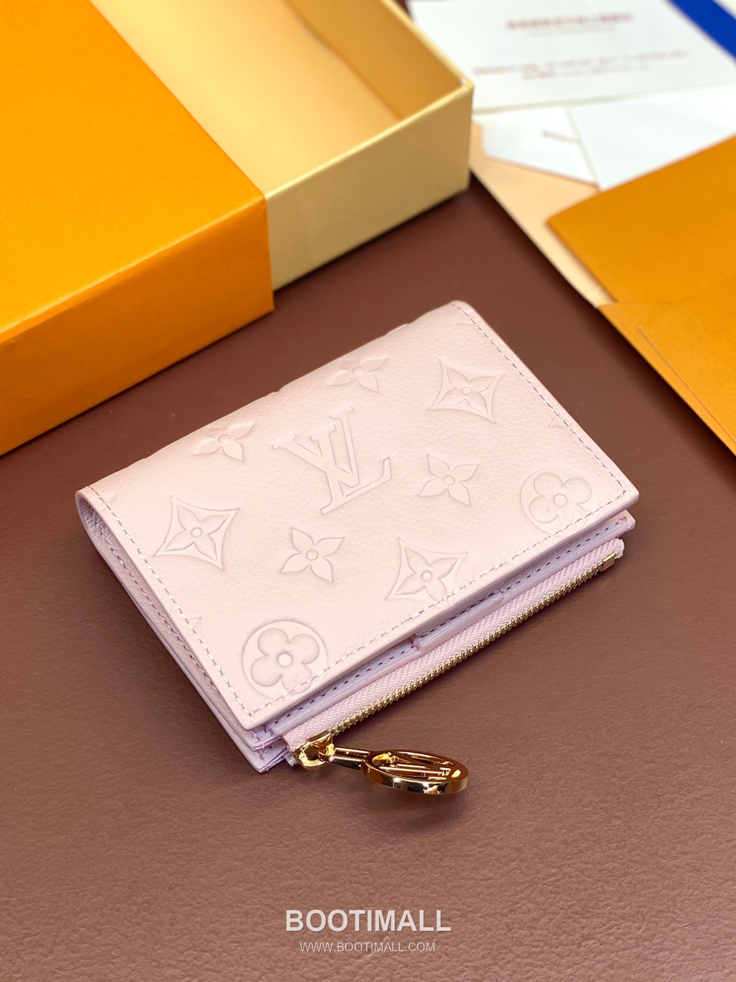 Louis Vuitton Portefeuille Lisa Monogram Canvas Calfskin Leather Wallet with Zip Coin Pocket Detail 루이비통 포르트푀이유 리사 모노그램 캔버스 카프스킨 지퍼 코인포켓 지갑 M83603 11.5cm 6