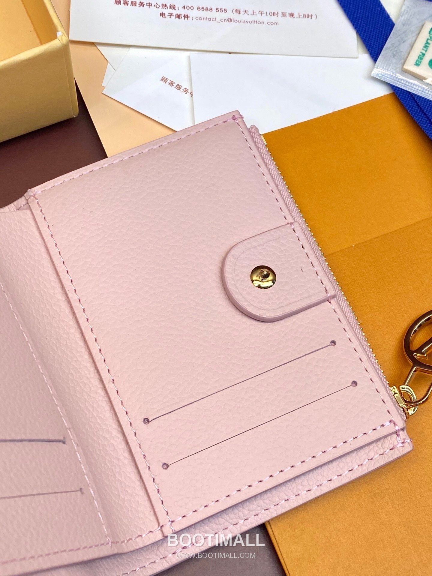 Louis Vuitton Portefeuille Lisa Monogram Canvas Calfskin Leather Wallet with Zip Coin Pocket Detail 루이비통 포르트푀이유 리사 모노그램 캔버스 카프스킨 지퍼 코인포켓 지갑 M83603 11.5cm 8