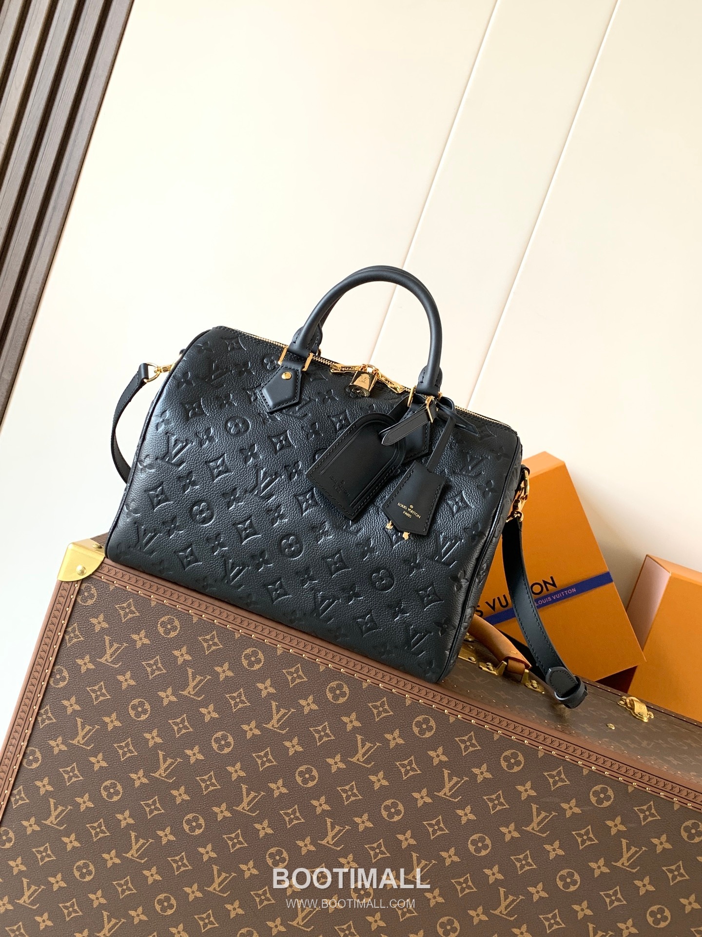 Louis Vuitton Speedy Soft 30 Monogram Empreinte Leather Top Handle Shoulder Bag with Lock Detail 루이비통 스피디 소프트 30 모노그램 앙프렝뜨 레더 락장식 숄더 토트백 M11323 30cm 1