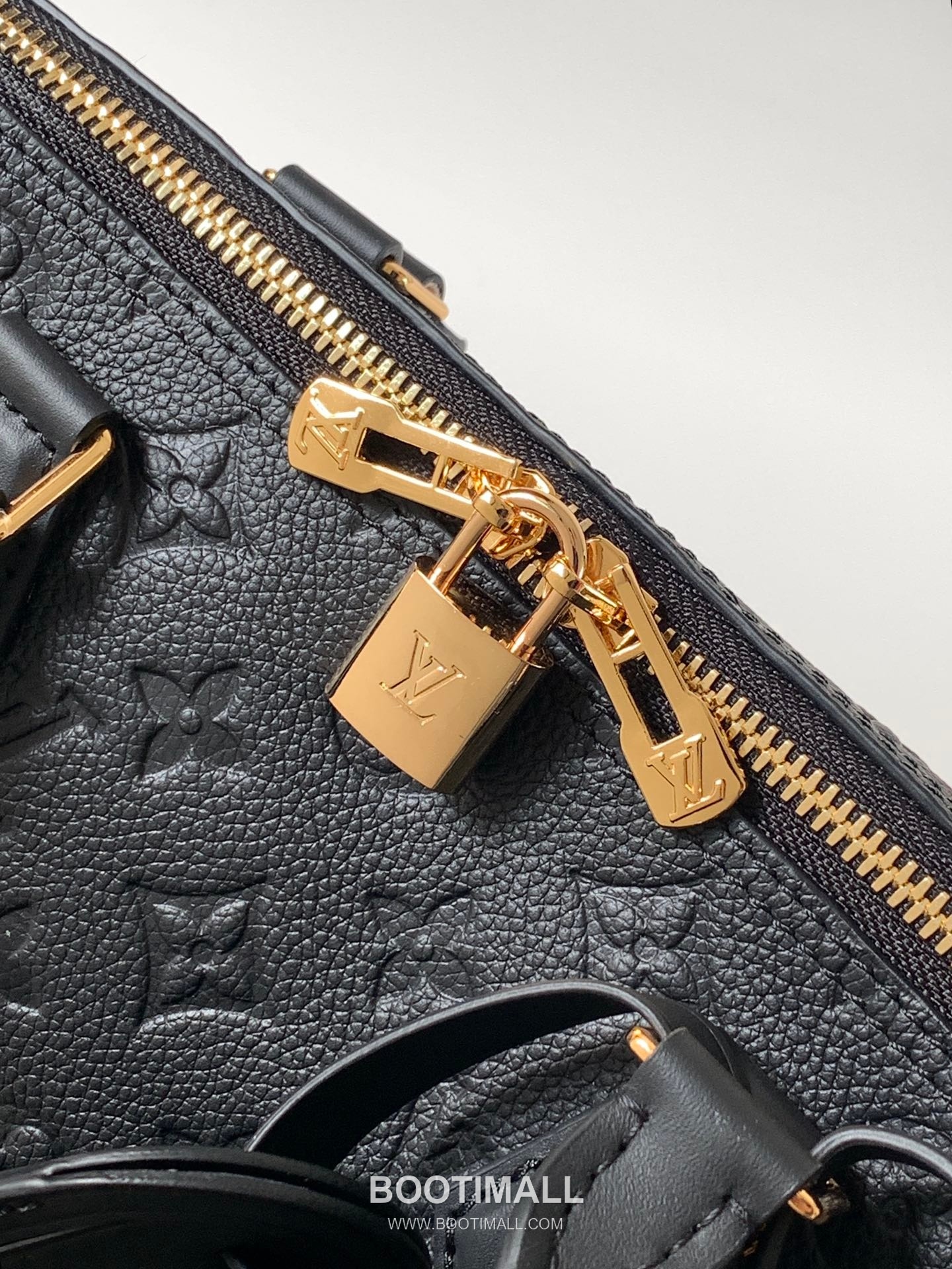 Louis Vuitton Speedy Soft 30 Monogram Empreinte Leather Top Handle Shoulder Bag with Lock Detail 루이비통 스피디 소프트 30 모노그램 앙프렝뜨 레더 락장식 숄더 토트백 M11323 30cm 6