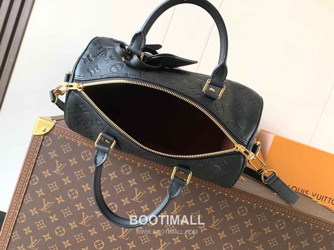 Louis Vuitton Speedy Soft 30 Monogram Empreinte Leather Top Handle Shoulder Bag with Lock Detail 루이비통 스피디 소프트 30 모노그램 앙프렝뜨 레더 락장식 숄더 토트백 M11323 30cm 8