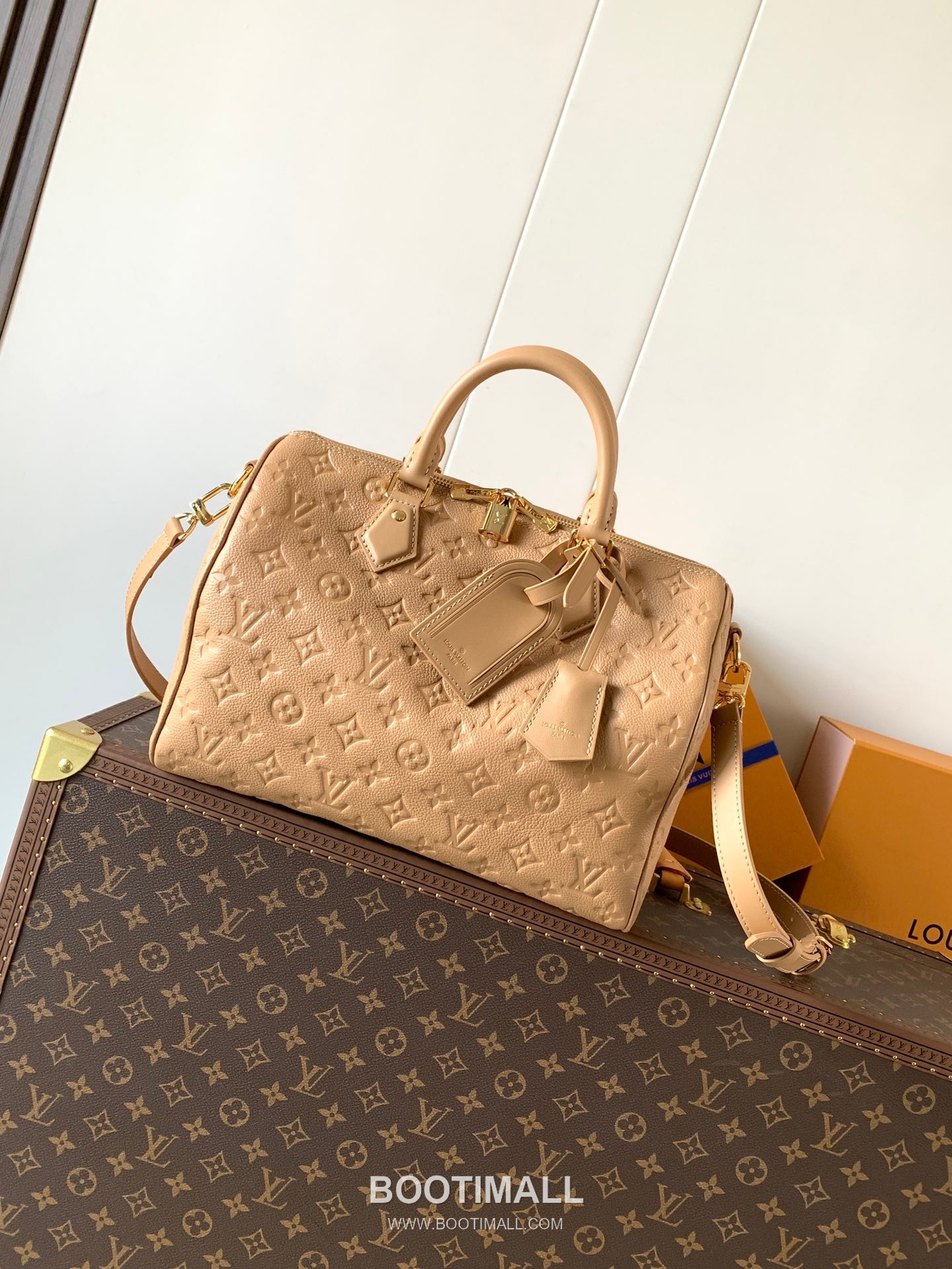 Louis Vuitton Speedy Soft 30 Monogram Empreinte Leather Top Handle Shoulder Bag with Lock Detail 루이비통 스피디 소프트 30 모노그램 앙프렝뜨 레더 락장식 숄더 토트백 M11323 30cm 2