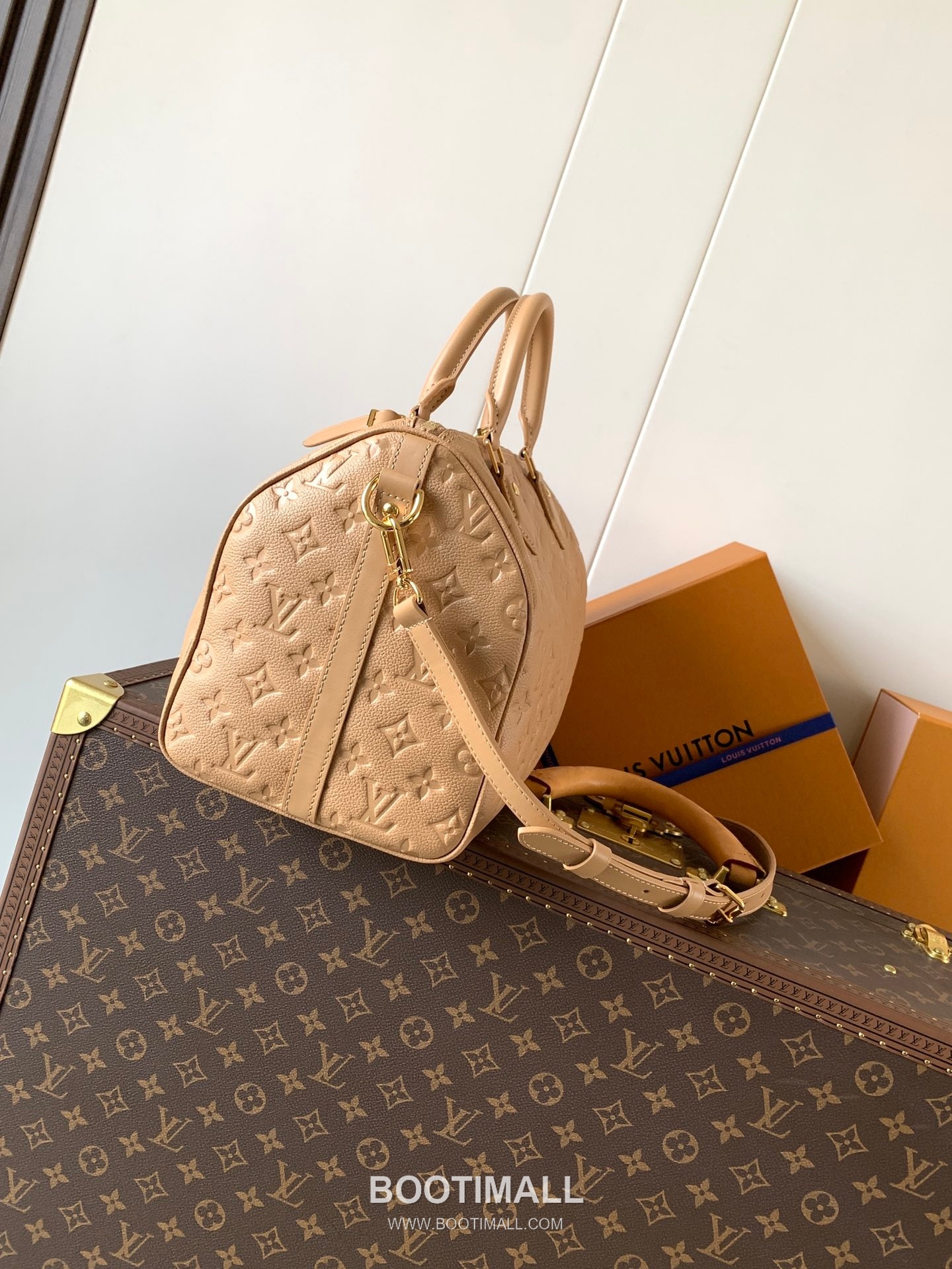 Louis Vuitton Speedy Soft 30 Monogram Empreinte Leather Top Handle Shoulder Bag with Lock Detail 루이비통 스피디 소프트 30 모노그램 앙프렝뜨 레더 락장식 숄더 토트백 M11323 30cm 3