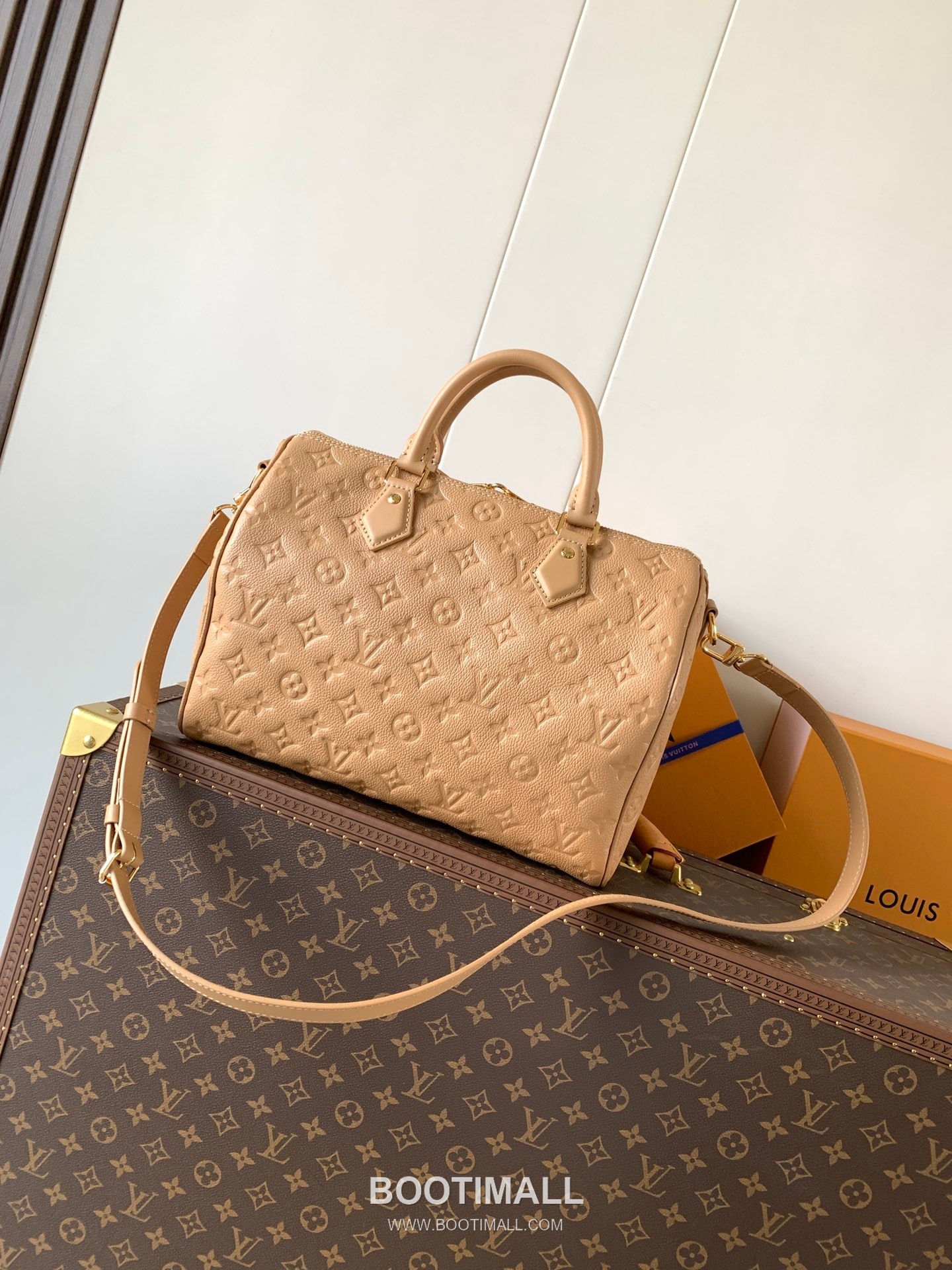 Louis Vuitton Speedy Soft 30 Monogram Empreinte Leather Top Handle Shoulder Bag with Lock Detail 루이비통 스피디 소프트 30 모노그램 앙프렝뜨 레더 락장식 숄더 토트백 M11323 30cm 4