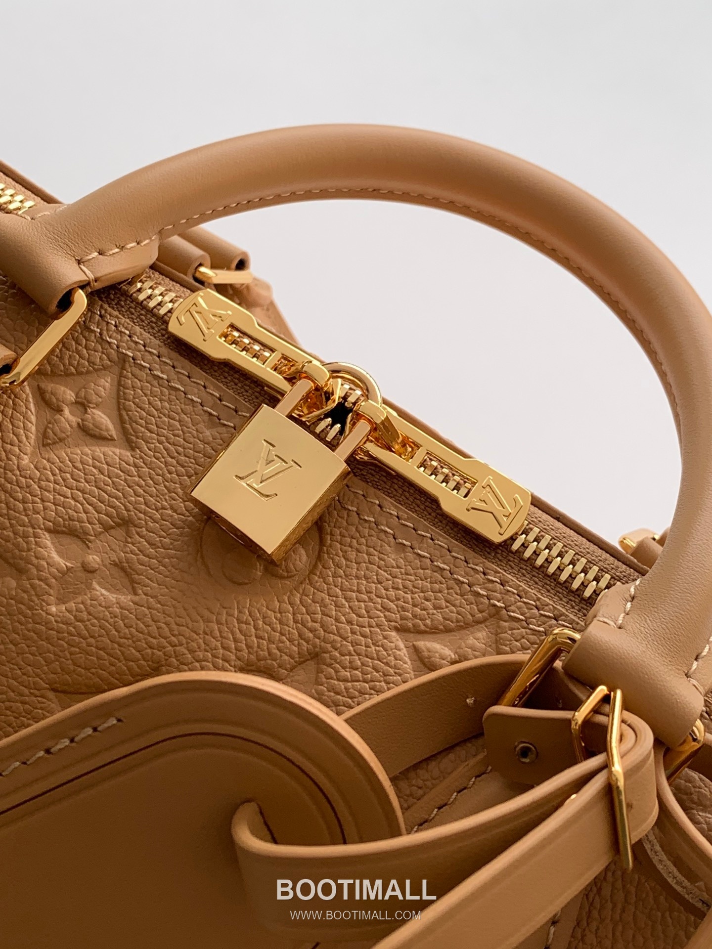 Louis Vuitton Speedy Soft 30 Monogram Empreinte Leather Top Handle Shoulder Bag with Lock Detail 루이비통 스피디 소프트 30 모노그램 앙프렝뜨 레더 락장식 숄더 토트백 M11323 30cm 7