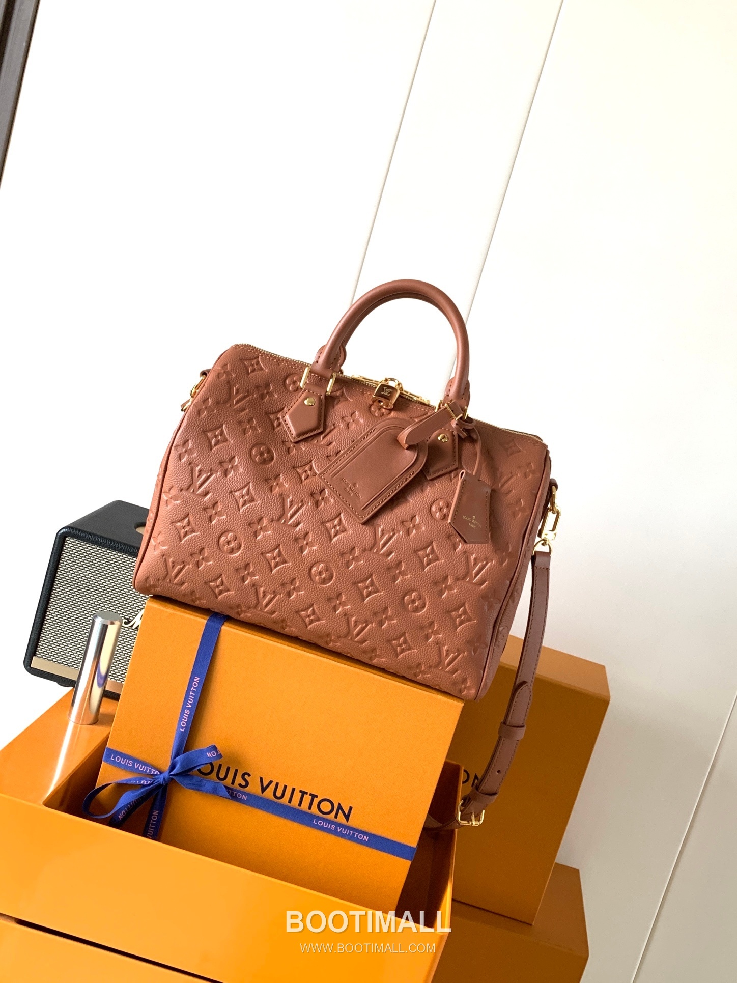 Louis Vuitton Speedy Soft 30 Monogram Empreinte Leather Top Handle Shoulder Bag with Lock Detail 루이비통 스피디 소프트 30 모노그램 앙프렝뜨 레더 락장식 숄더 토트백 M11323 30cm 1