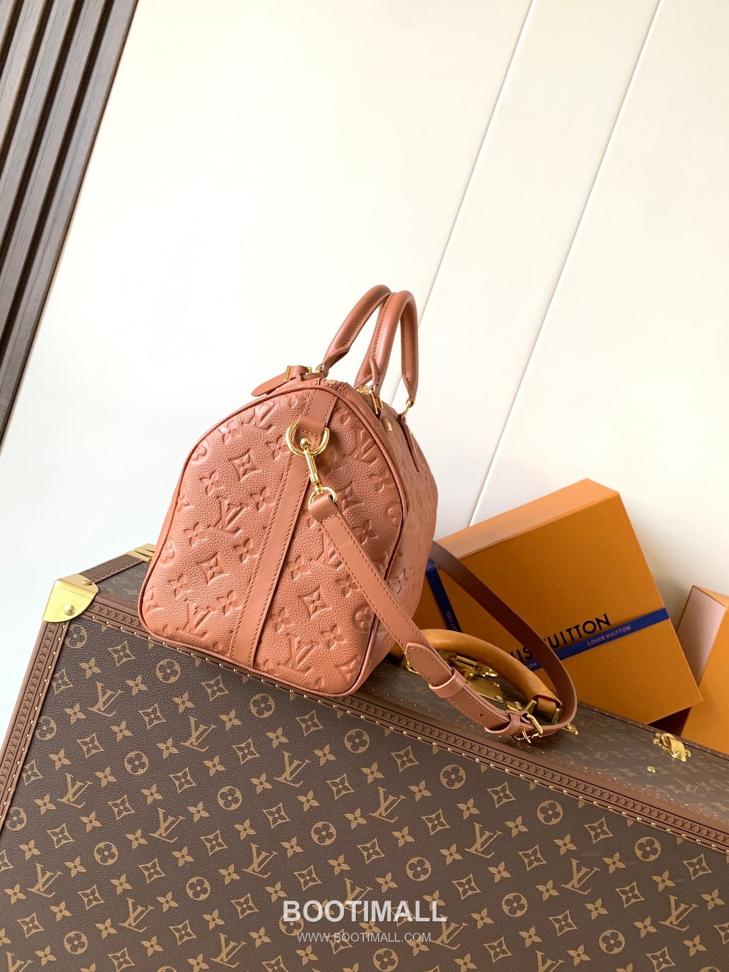 Louis Vuitton Speedy Soft 30 Monogram Empreinte Leather Top Handle Shoulder Bag with Lock Detail 루이비통 스피디 소프트 30 모노그램 앙프렝뜨 레더 락장식 숄더 토트백 M11323 30cm 3