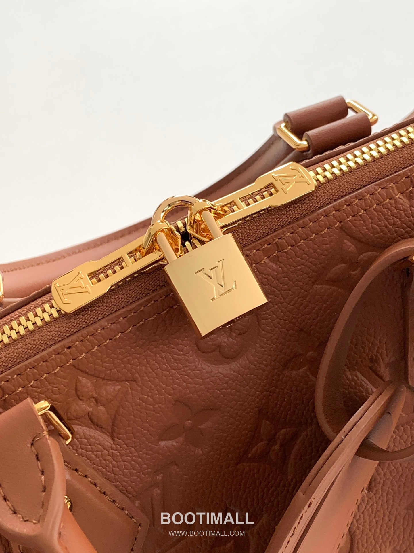Louis Vuitton Speedy Soft 30 Monogram Empreinte Leather Top Handle Shoulder Bag with Lock Detail 루이비통 스피디 소프트 30 모노그램 앙프렝뜨 레더 락장식 숄더 토트백 M11323 30cm 7