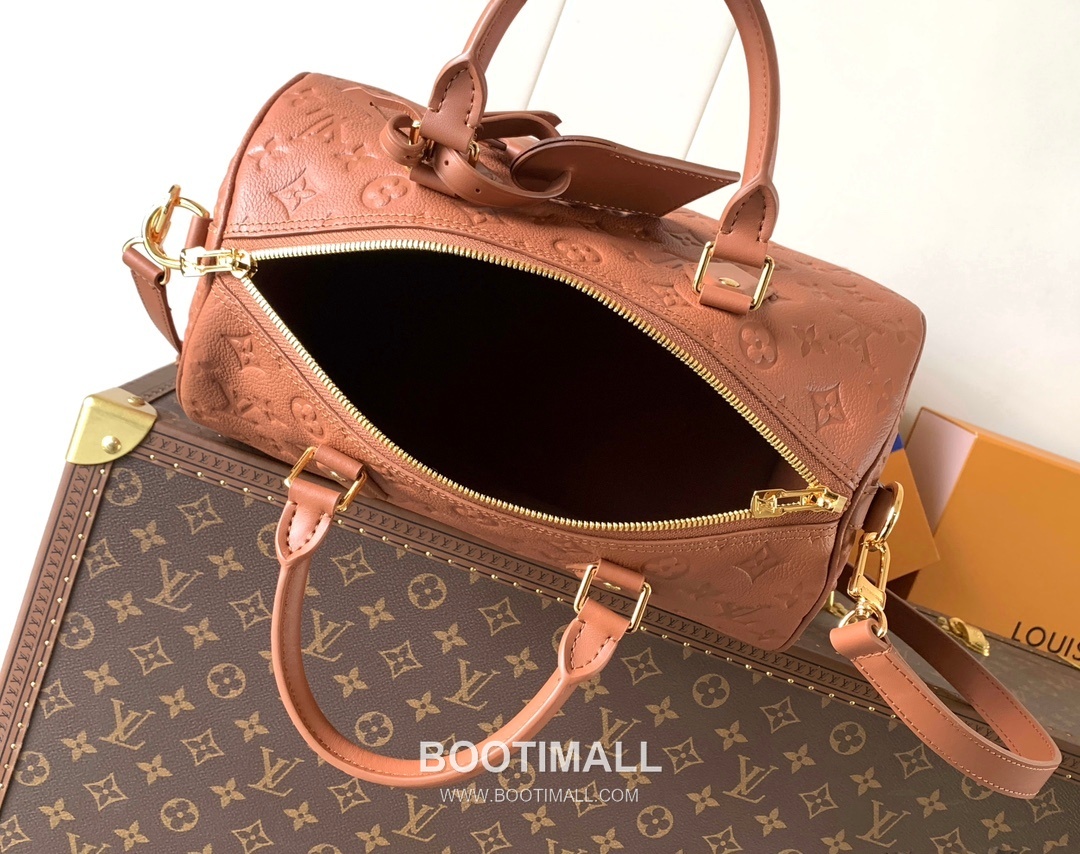 Louis Vuitton Speedy Soft 30 Monogram Empreinte Leather Top Handle Shoulder Bag with Lock Detail 루이비통 스피디 소프트 30 모노그램 앙프렝뜨 레더 락장식 숄더 토트백 M11323 30cm 9