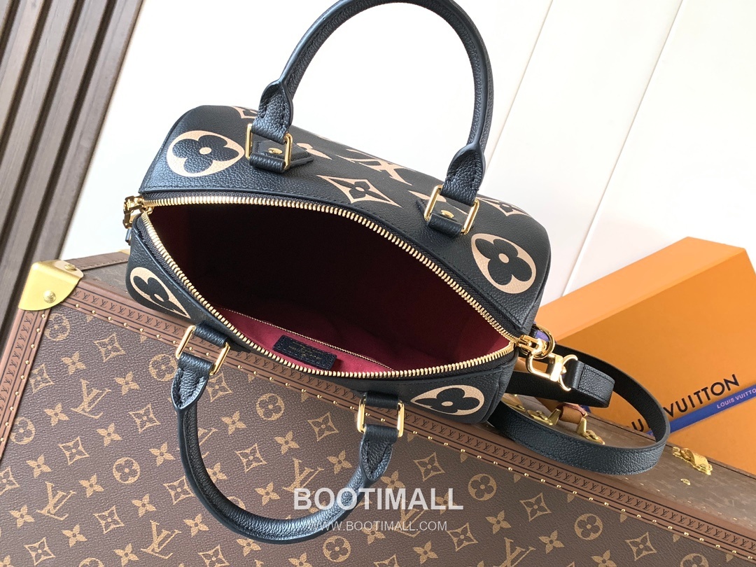 Louis Vuitton Speedy Bandouliere 25 Monogram Empreinte Leather Top Handle Shoulder Bag with Lock Detail 루이비통 스피디 반둘리에 25 모노그램 앙프렝뜨 레더 락장식 숄더 토트백 M58947 25cm 9