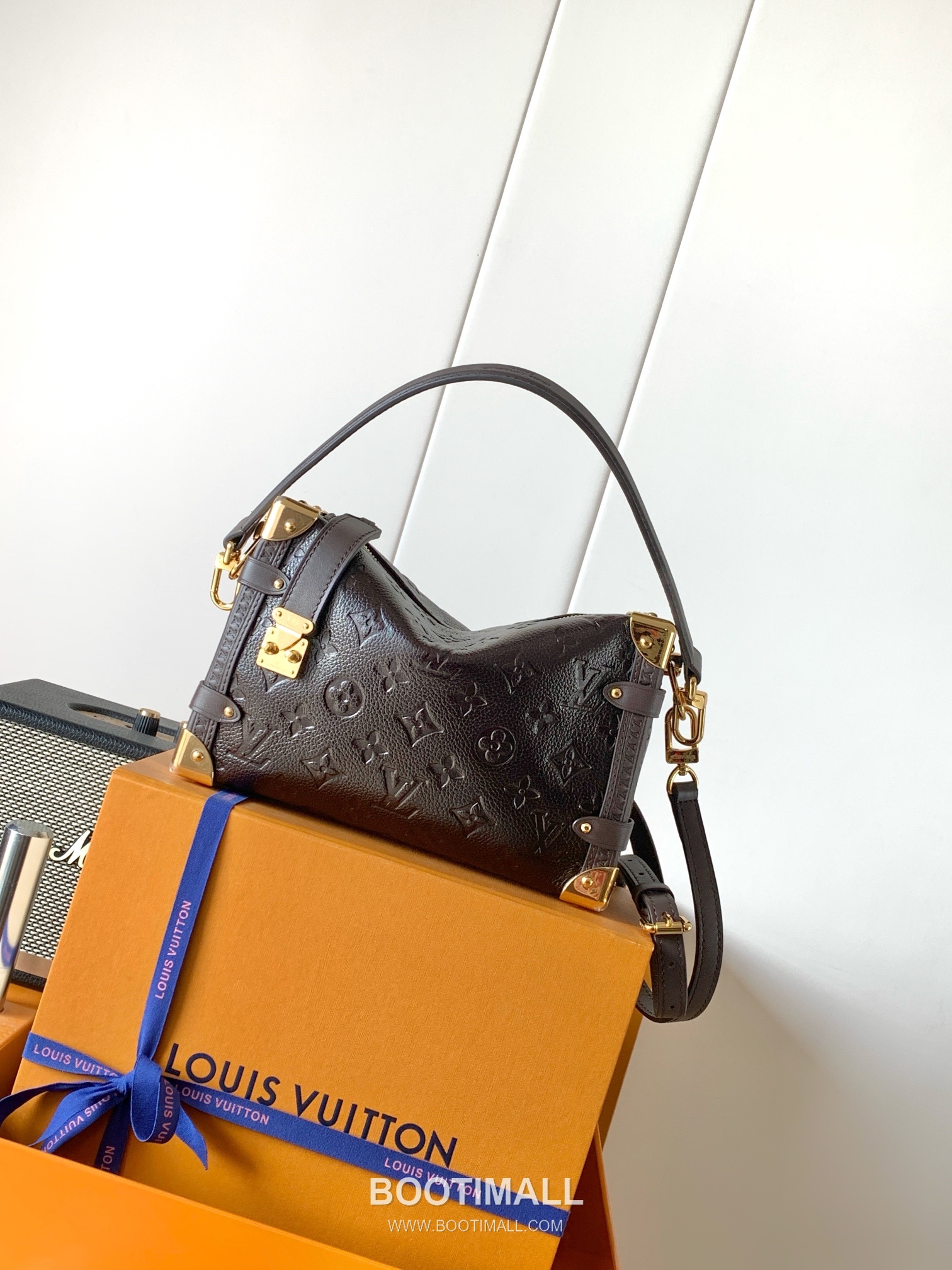 Louis Vuitton Side Trunk Medium Monogram Saga Calfskin Leather Crossbody Bag with S-Lock Detail 루이비통 사이드 트렁크 미디엄 모노그램 사가 카프스킨 S락 크로스백 M26304 23.5cm 1