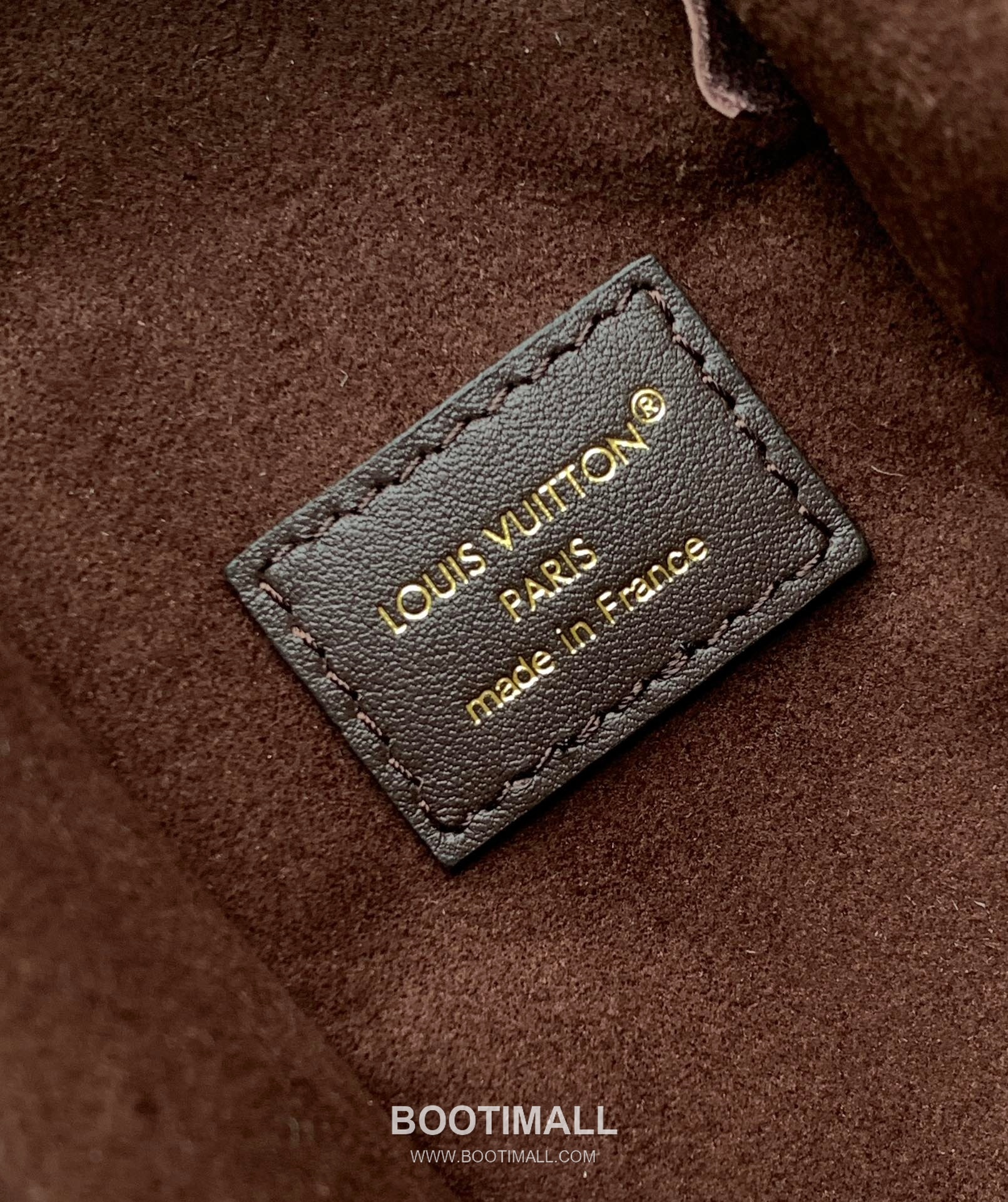 Louis Vuitton Side Trunk Medium Monogram Saga Calfskin Leather Crossbody Bag with S-Lock Detail 루이비통 사이드 트렁크 미디엄 모노그램 사가 카프스킨 S락 크로스백 M26304 23.5cm 10