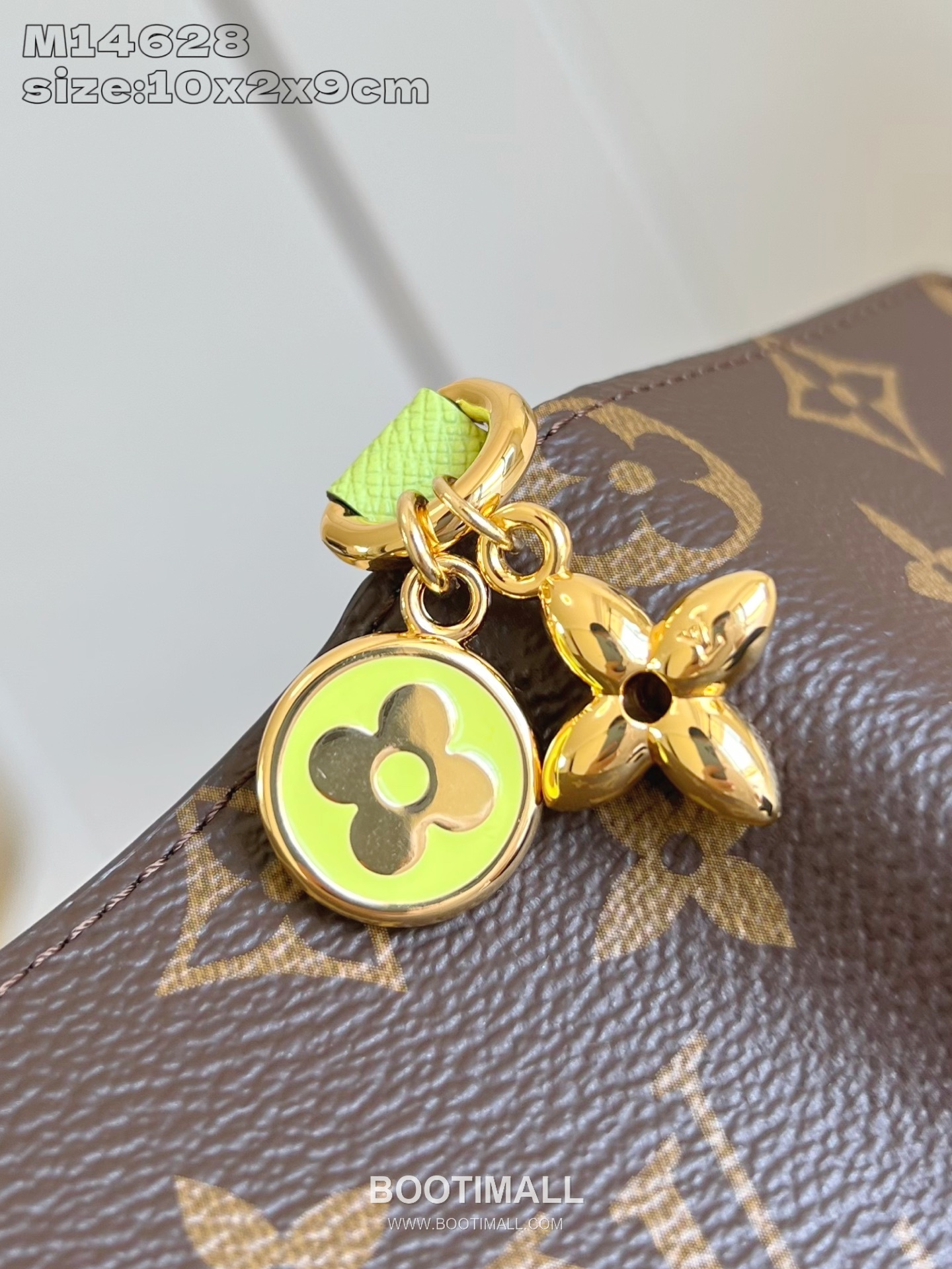 Louis Vuitton LV Charms Monogram Canvas Leather Wallet with Zip Coin Pocket Detail 루이비통 LV 참스 모노그램 캔버스 레더 지퍼 코인포켓 지갑 M14628 9cm 5