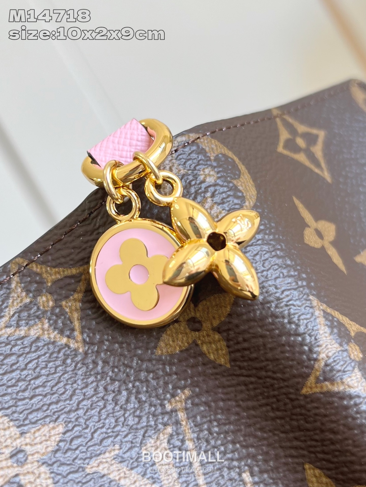 Louis Vuitton LV Charms Monogram Canvas Leather Wallet with Zip Coin Pocket Detail 루이비통 LV 참스 모노그램 캔버스 레더 지퍼 코인포켓 지갑 M14718 9cm 5