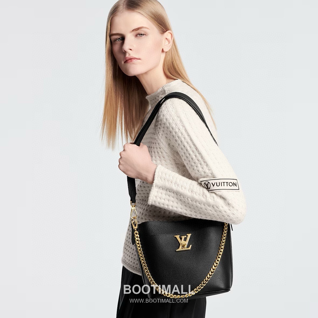 Louis Vuitton Lock and Walk Monogram Grained Calfskin Leather Bucket Bag with Turn Lock Detail 루이비통 락 앤 워크 카프스킨 턴락 버킷백 M24006 20cm 3