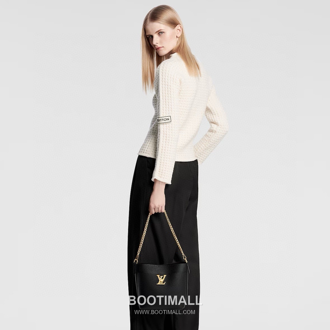 Louis Vuitton Lock and Walk Monogram Grained Calfskin Leather Bucket Bag with Turn Lock Detail 루이비통 락 앤 워크 카프스킨 턴락 버킷백 M24006 20cm 4