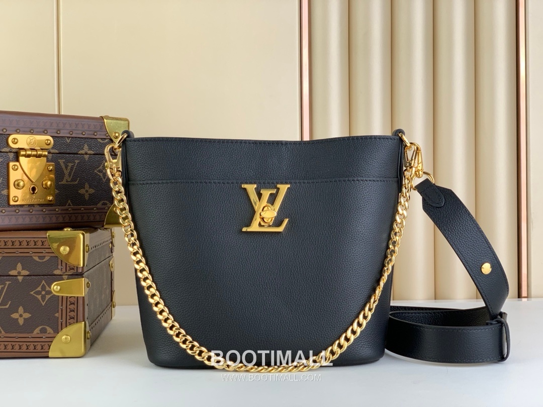 Louis Vuitton Lock and Walk Monogram Grained Calfskin Leather Bucket Bag with Turn Lock Detail 루이비통 락 앤 워크 카프스킨 턴락 버킷백 M24006 20cm 1