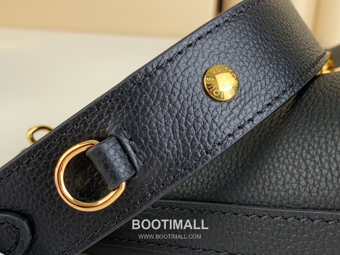 Louis Vuitton Lock and Walk Monogram Grained Calfskin Leather Bucket Bag with Turn Lock Detail 루이비통 락 앤 워크 카프스킨 턴락 버킷백 M24006 20cm 7