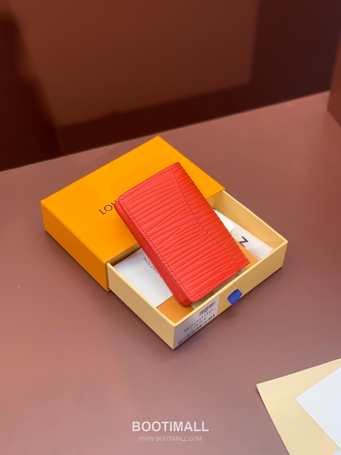 Louis Vuitton Pocket Wallet Epi XL Calfskin Leather Card Holder Wallet with Logo Detail 루이비통 포켓 월렛 에피 XL 카프스킨 레더 로고 카드지갑 M23696 11.1cm 2