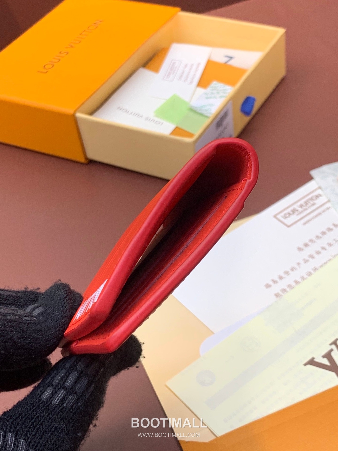 Louis Vuitton Pocket Wallet Epi XL Calfskin Leather Card Holder Wallet with Logo Detail 루이비통 포켓 월렛 에피 XL 카프스킨 레더 로고 카드지갑 M23696 11.1cm 9