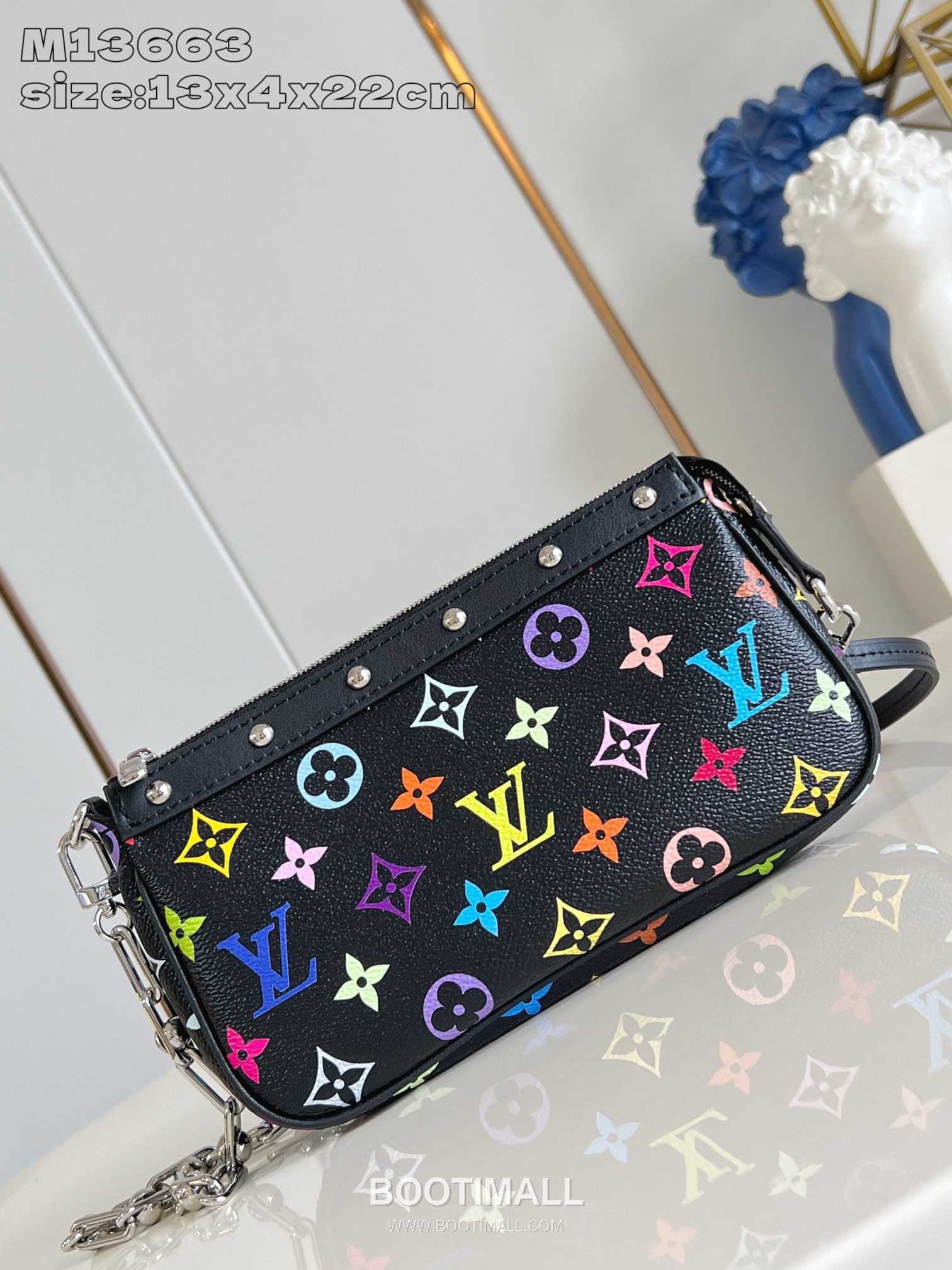Louis Vuitton Pochette Accessoires Monogram Coated Canvas Shoulder Bag with Chain Strap Detail 루이비통 포쉐트 악세수아르 모노그램 코팅 캔버스 체인 스트랩 숄더백 M13663 22cm 1