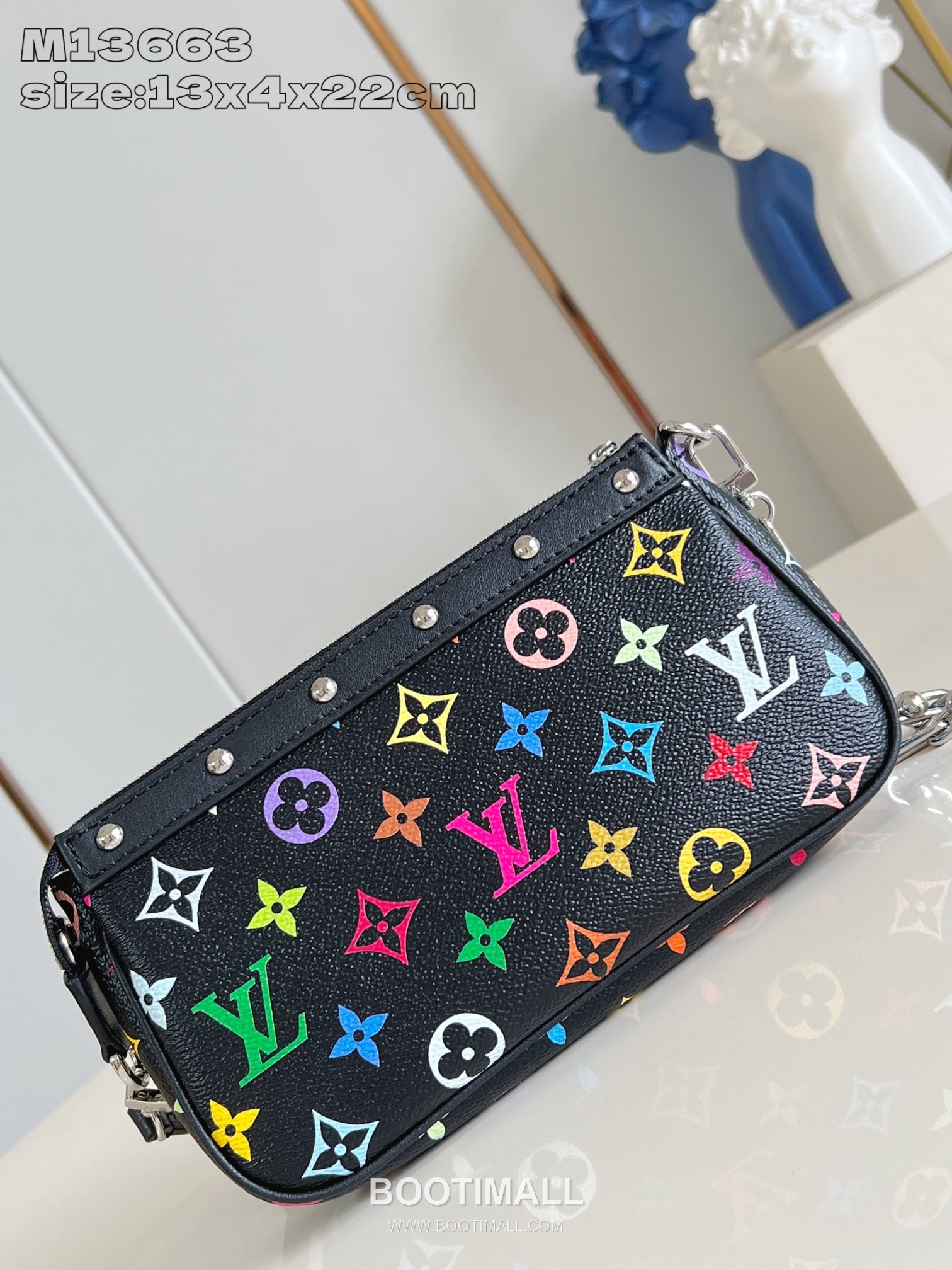 Louis Vuitton Pochette Accessoires Monogram Coated Canvas Shoulder Bag with Chain Strap Detail 루이비통 포쉐트 악세수아르 모노그램 코팅 캔버스 체인 스트랩 숄더백 M13663 22cm 4