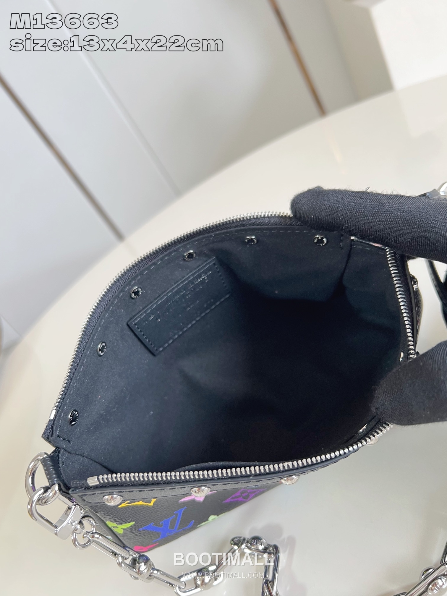 Louis Vuitton Pochette Accessoires Monogram Coated Canvas Shoulder Bag with Chain Strap Detail 루이비통 포쉐트 악세수아르 모노그램 코팅 캔버스 체인 스트랩 숄더백 M13663 22cm 8