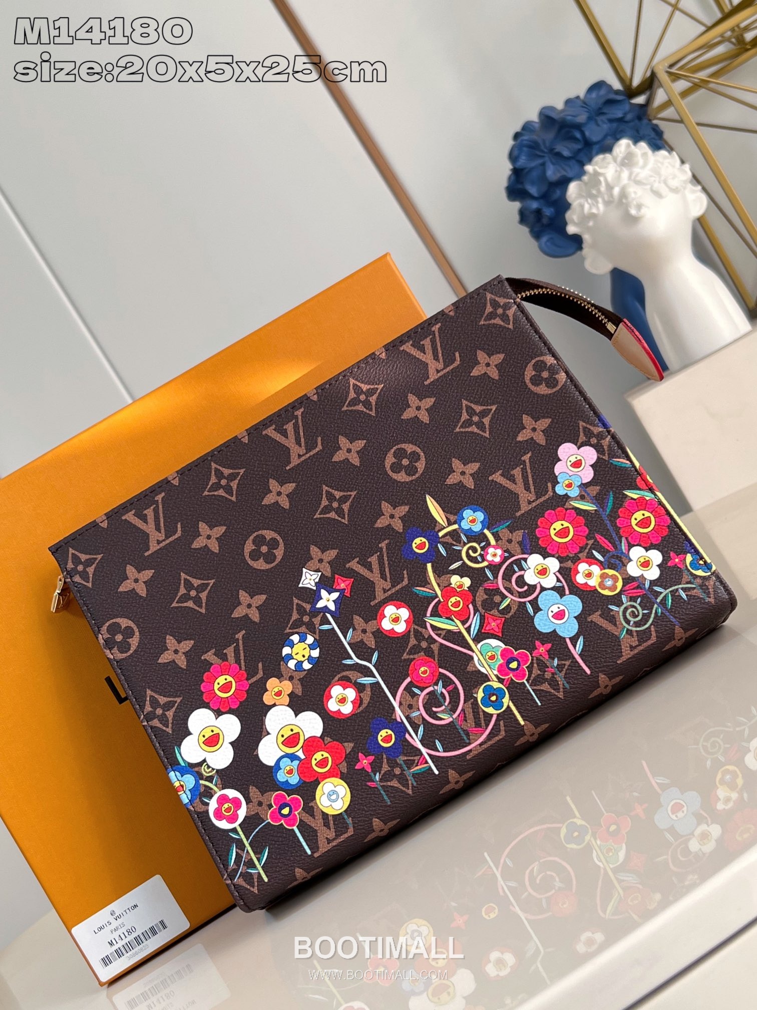 Louis Vuitton Toiletry Pouch Monogram Coated Canvas Clutch Pouch with Zip Detail 루이비통 토일레트리 파우치 모노그램 코팅 캔버스 지퍼 클러치 파우치 M14180 25cm 1