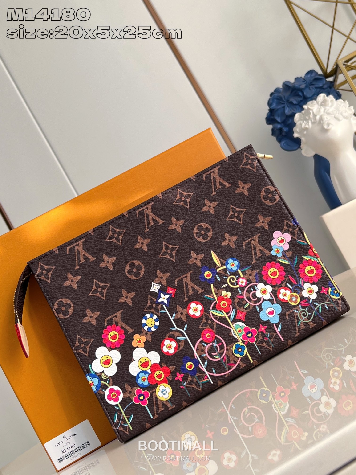 Louis Vuitton Toiletry Pouch Monogram Coated Canvas Clutch Pouch with Zip Detail 루이비통 토일레트리 파우치 모노그램 코팅 캔버스 지퍼 클러치 파우치 M14180 25cm 3