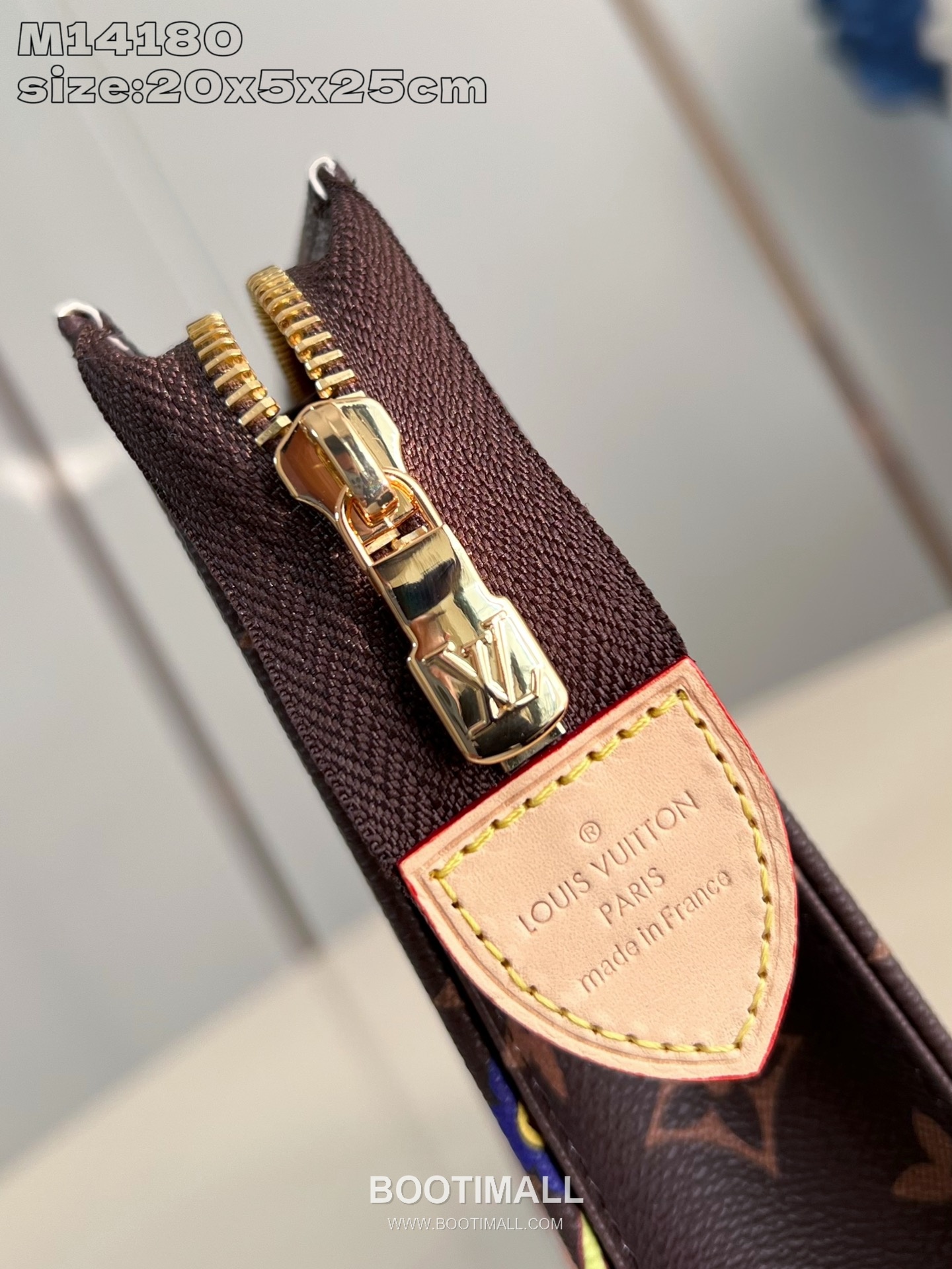 Louis Vuitton Toiletry Pouch Monogram Coated Canvas Clutch Pouch with Zip Detail 루이비통 토일레트리 파우치 모노그램 코팅 캔버스 지퍼 클러치 파우치 M14180 25cm 5