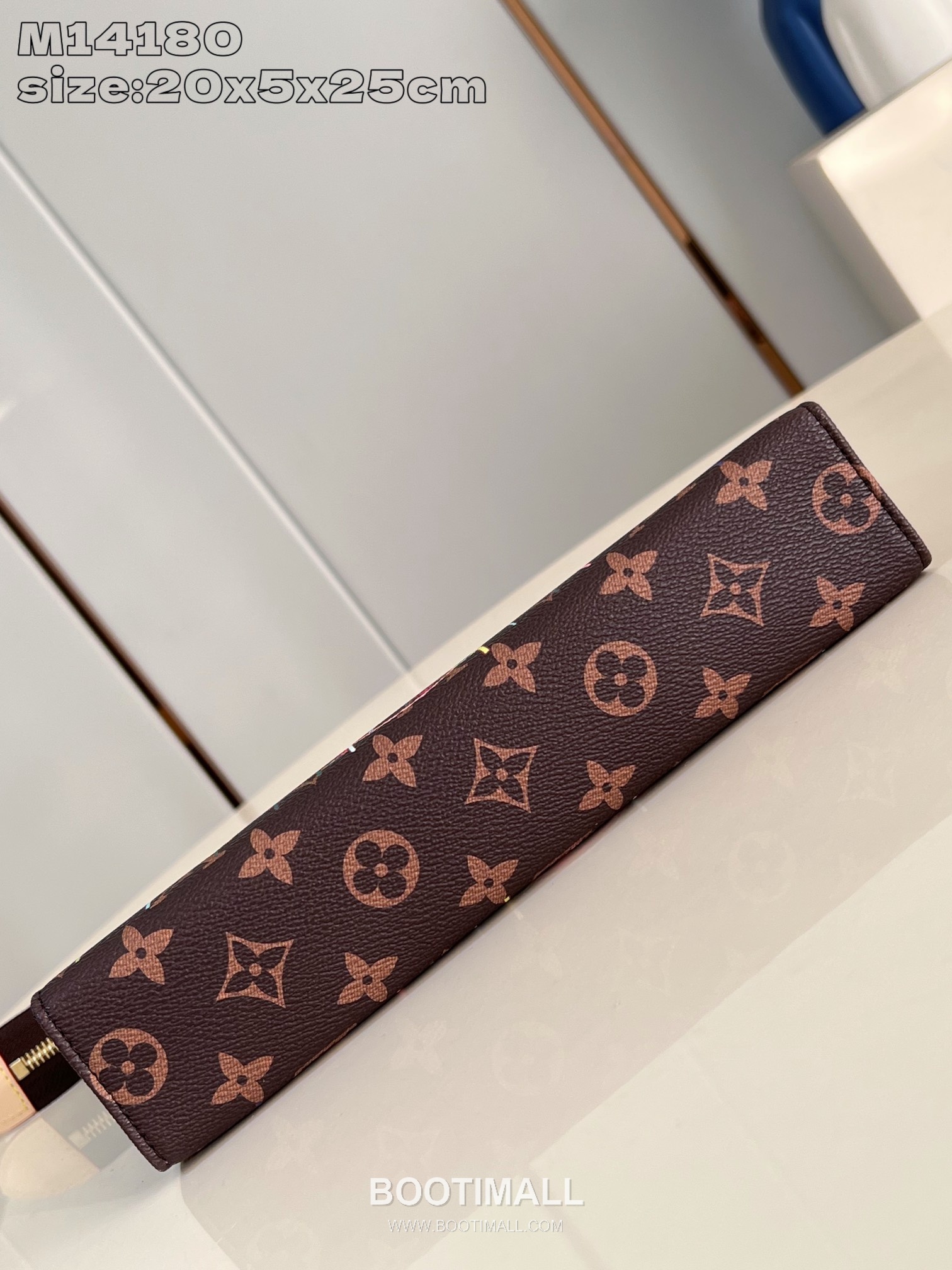 Louis Vuitton Toiletry Pouch Monogram Coated Canvas Clutch Pouch with Zip Detail 루이비통 토일레트리 파우치 모노그램 코팅 캔버스 지퍼 클러치 파우치 M14180 25cm 7