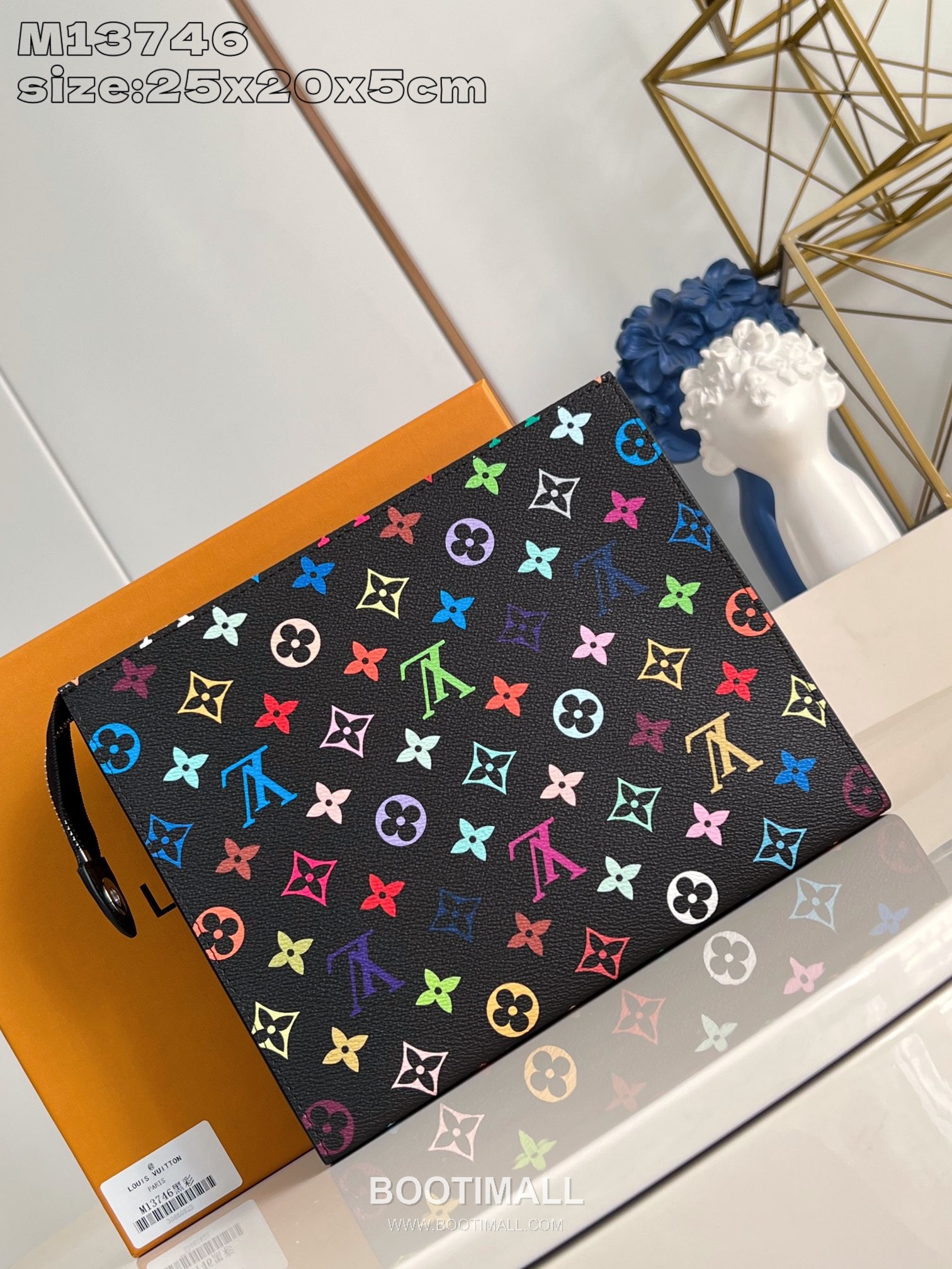 Louis Vuitton Toiletry Pouch Monogram Coated Canvas Clutch Pouch with Zip Detail 루이비통 토일레트리 파우치 모노그램 코팅 캔버스 지퍼 클러치 파우치 M13746 25cm 2