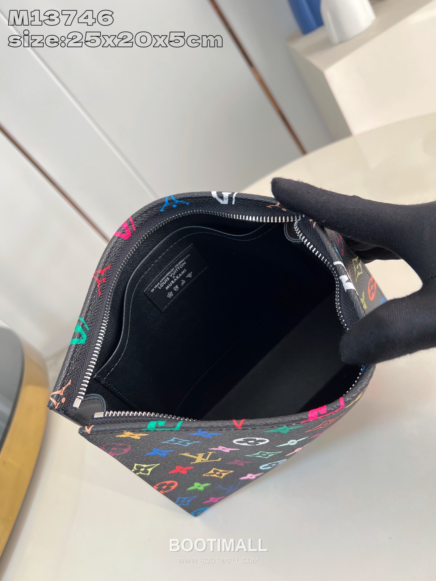 Louis Vuitton Toiletry Pouch Monogram Coated Canvas Clutch Pouch with Zip Detail 루이비통 토일레트리 파우치 모노그램 코팅 캔버스 지퍼 클러치 파우치 M13746 25cm 8