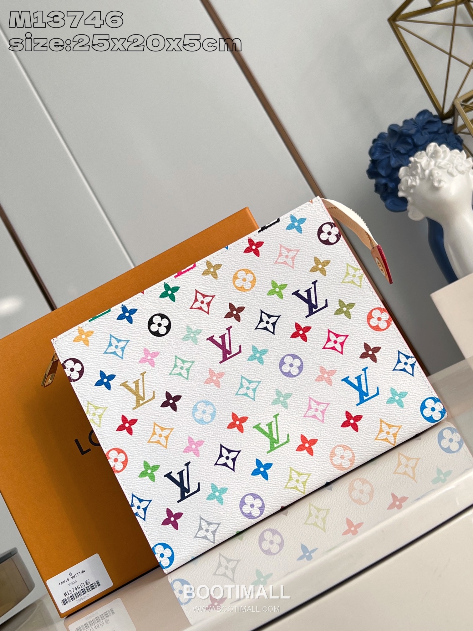 Louis Vuitton Toiletry Pouch Monogram Coated Canvas Clutch Pouch with Zip Detail 루이비통 토일레트리 파우치 모노그램 코팅 캔버스 지퍼 클러치 파우치 M13746 25cm 1